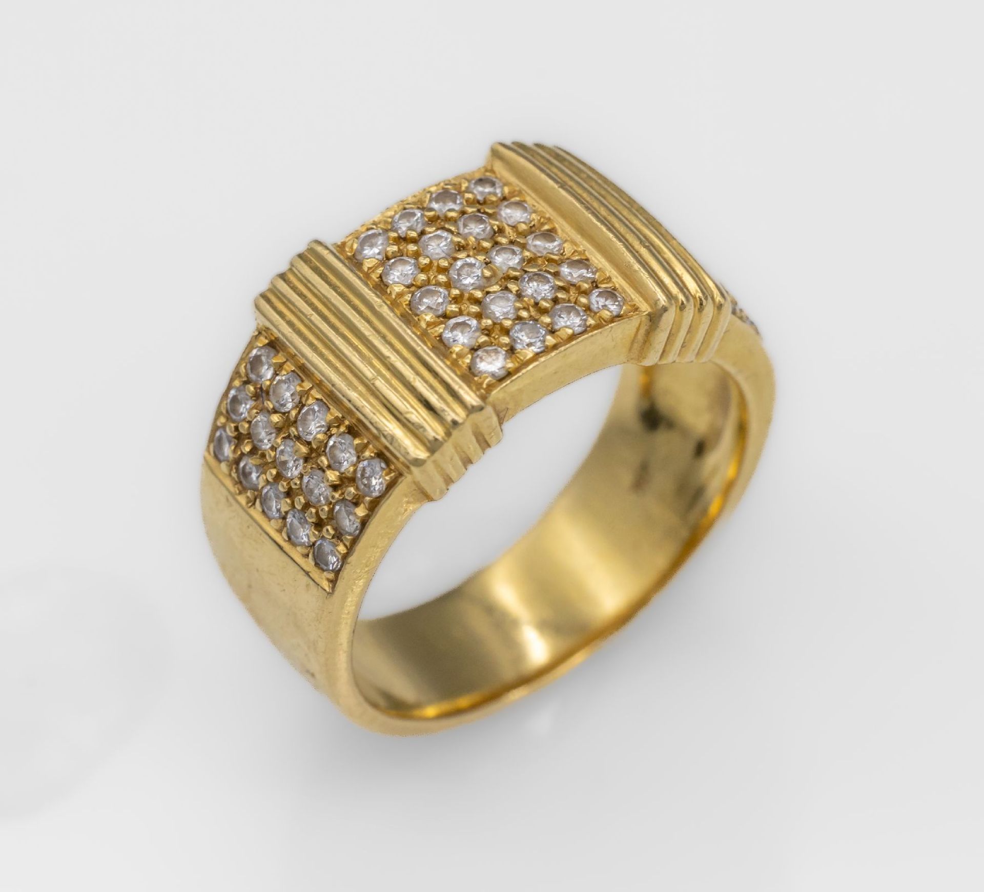 18 kt Gold Brillant-Ring, GG 750/000, 50 Brillanten zus.
