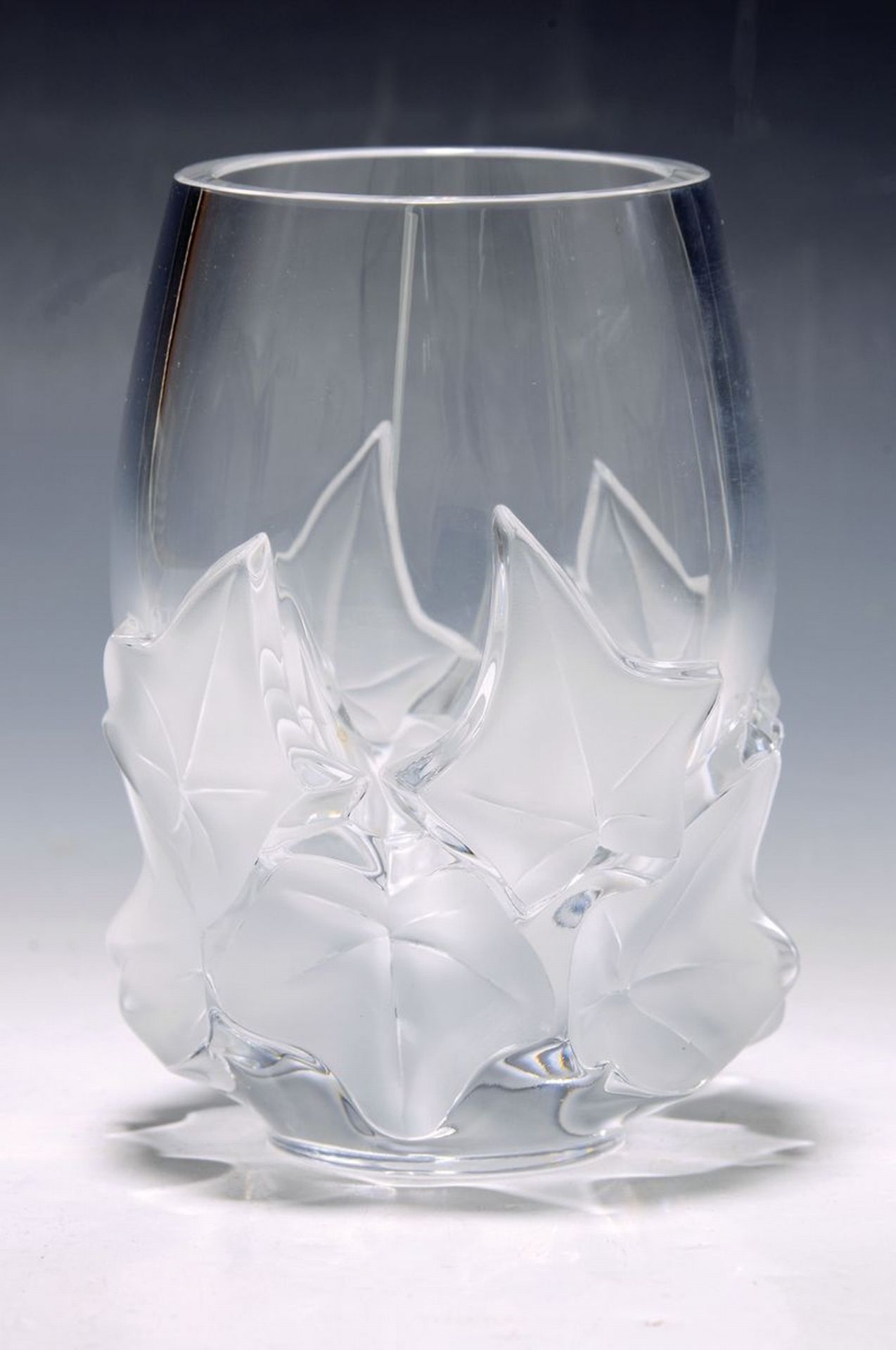 Vase, Lalique France, 20. Jh., 'Lierre',  farbloses Glas