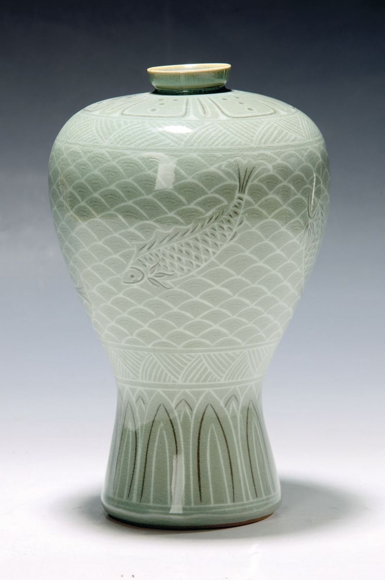 Vase, Korea, 20. Jh.,  am Boden signiert, Seladonkeramik,