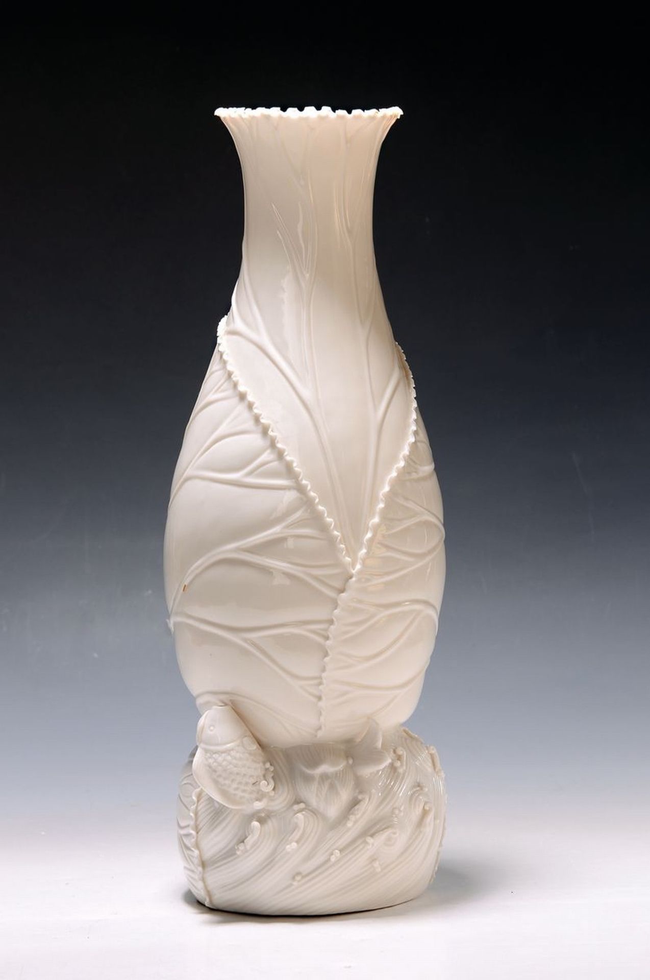 Große Vase, China, um 1910-20,  Porzellan, in Form von