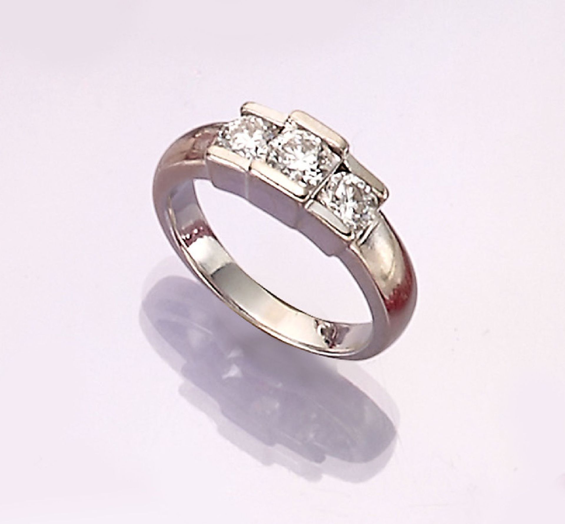 14 kt Gold Brillant-Ring,   WG 585/000, 3 Brillanten zus.