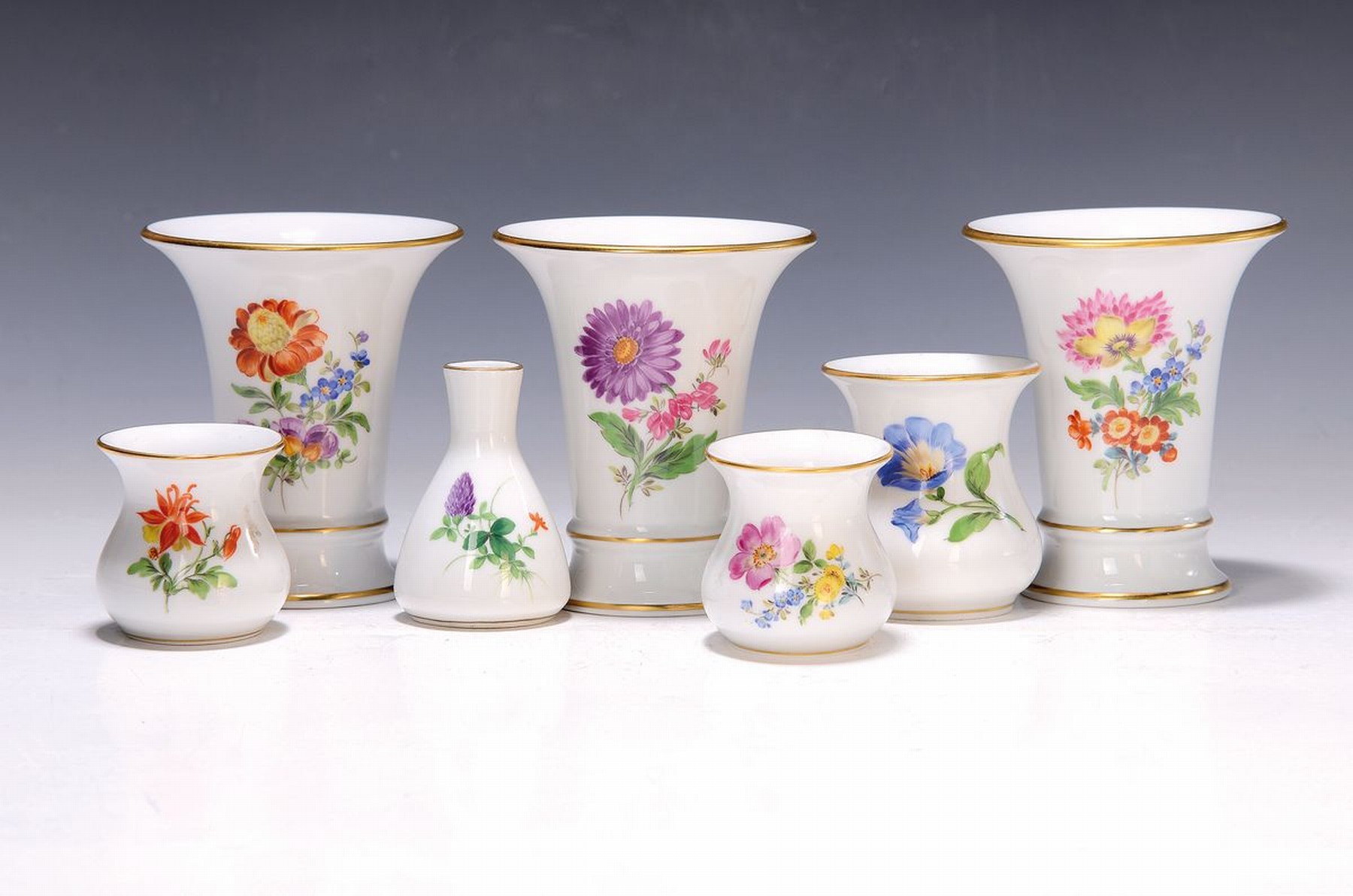 Lot aus 7 Vasen, Meissen, 2.H.20.Jh., 3 Vasen H.ca. 9.5