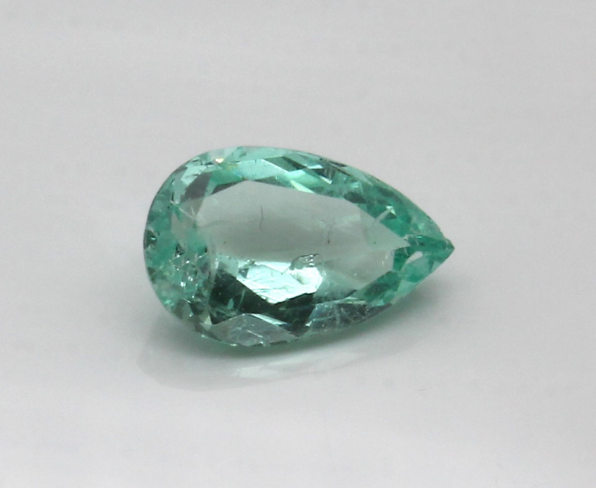 Loser facett. Smaragd-Tropfen ca. 1.59 ct Schätzpreis: