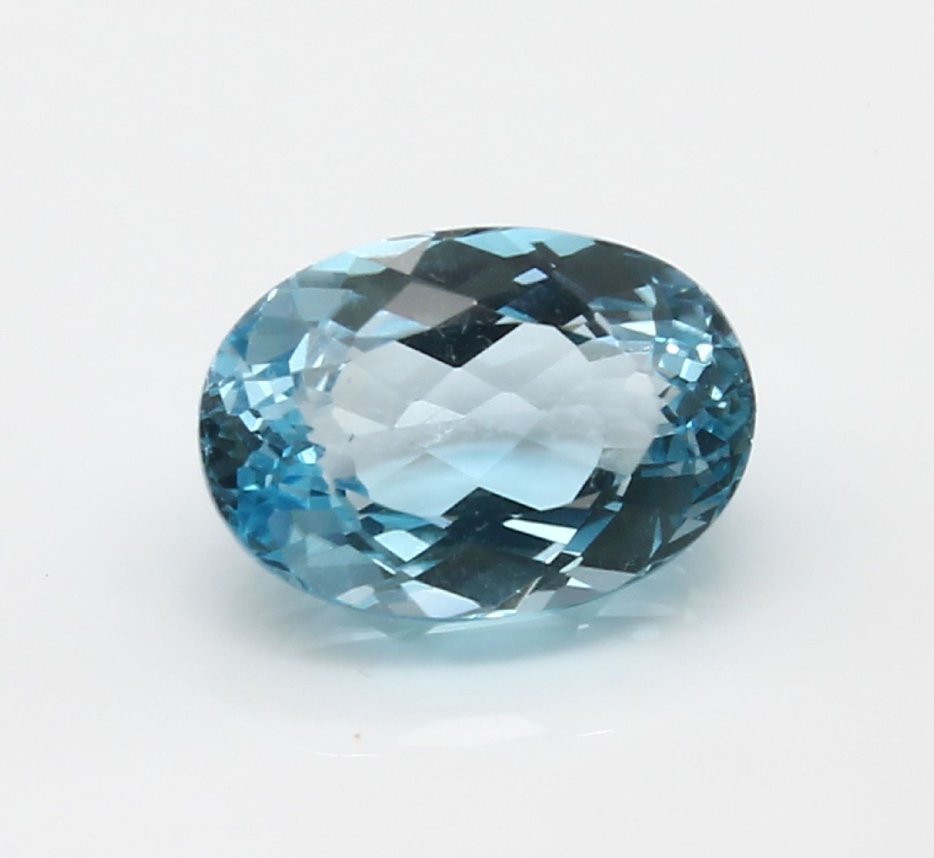 Loser facett. Blautopas, 15.21 ct, oval,   16.66 x 11.67 x - Bild 2 aus 3