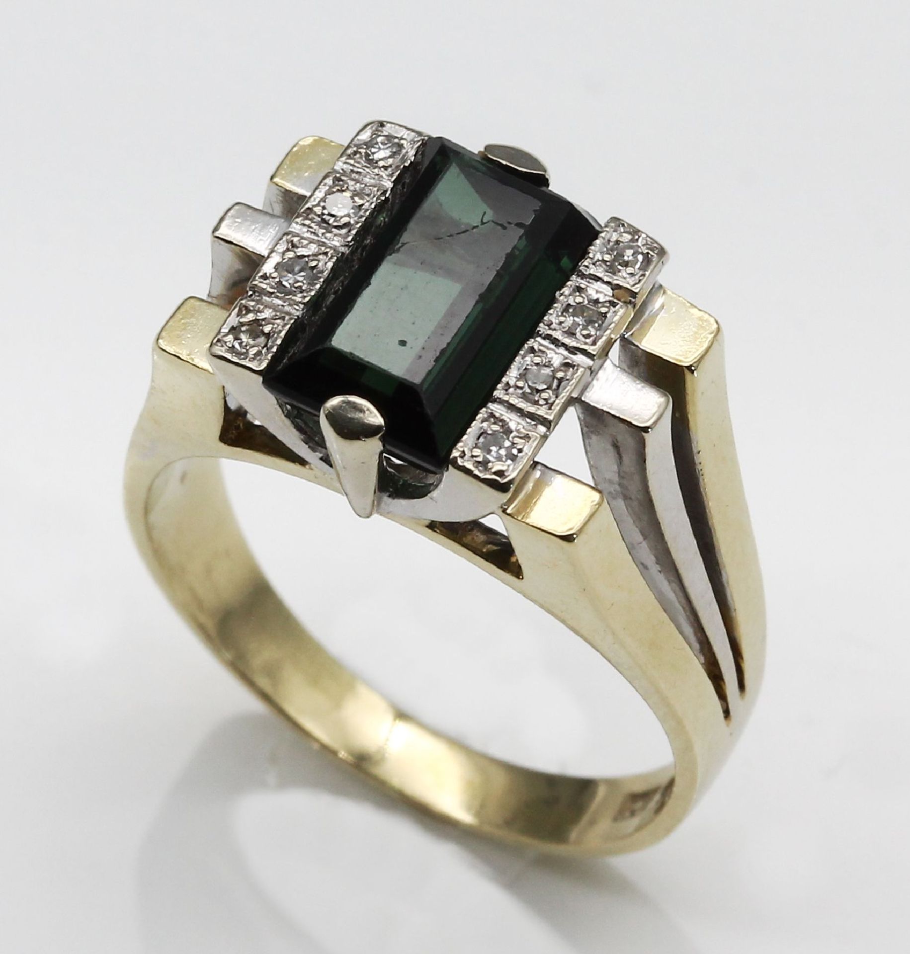 14 kt Gold Turmalin-Diamant-Ring,   GG/WG 585/000, facett.