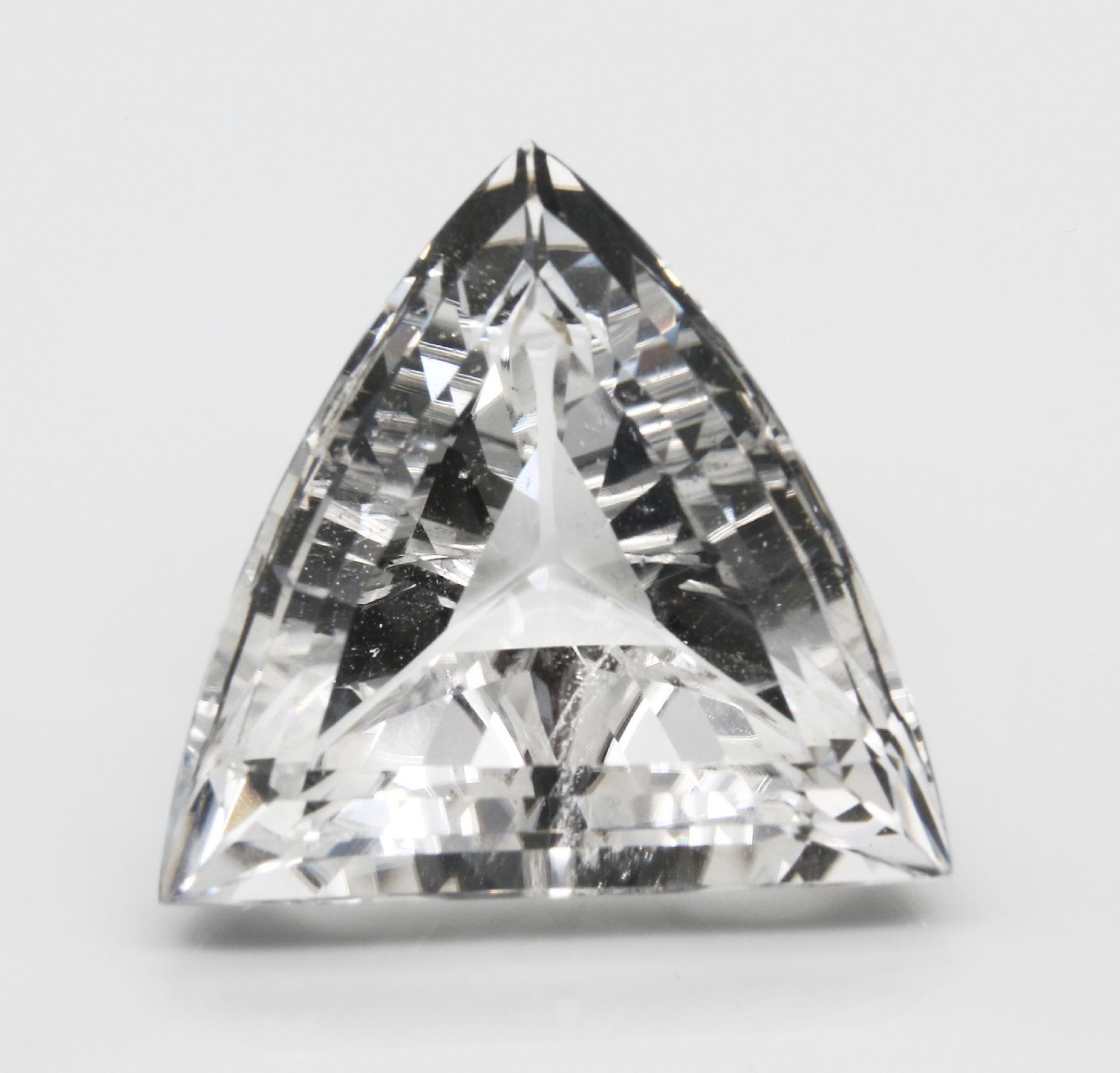 Loser facett. Bergkristalltriangel, 140.50 ct,  im