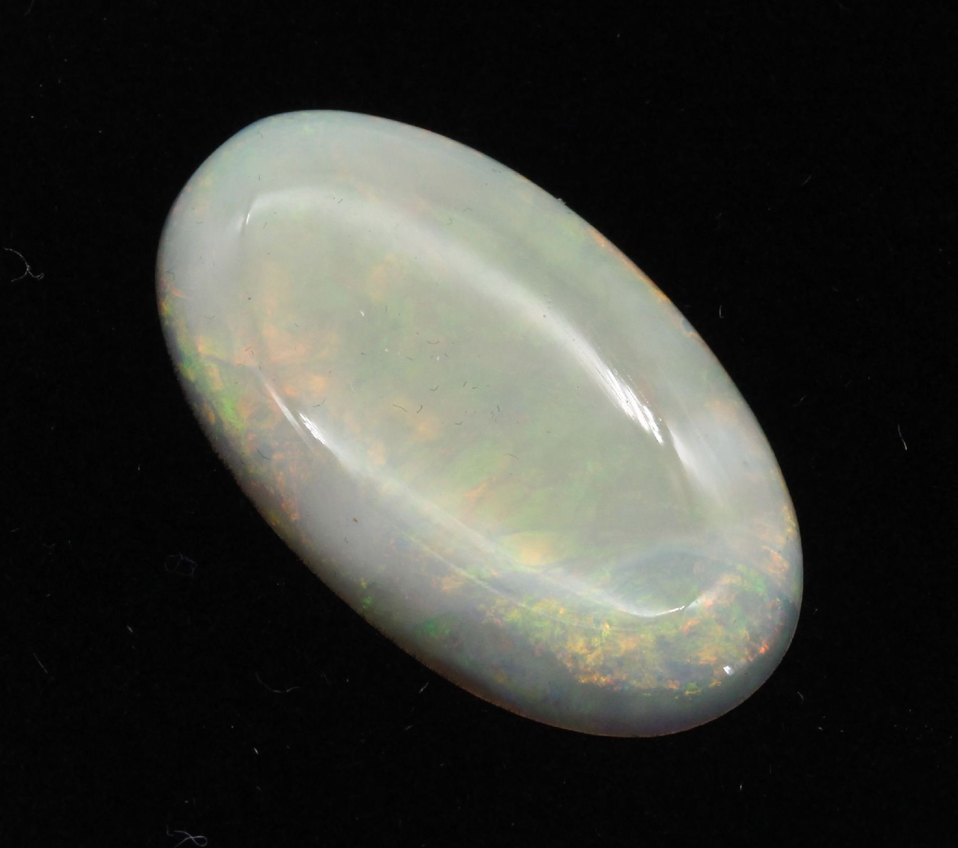 Loser Opal-Cabochon ca. 16.17 ct,   länglich oval,