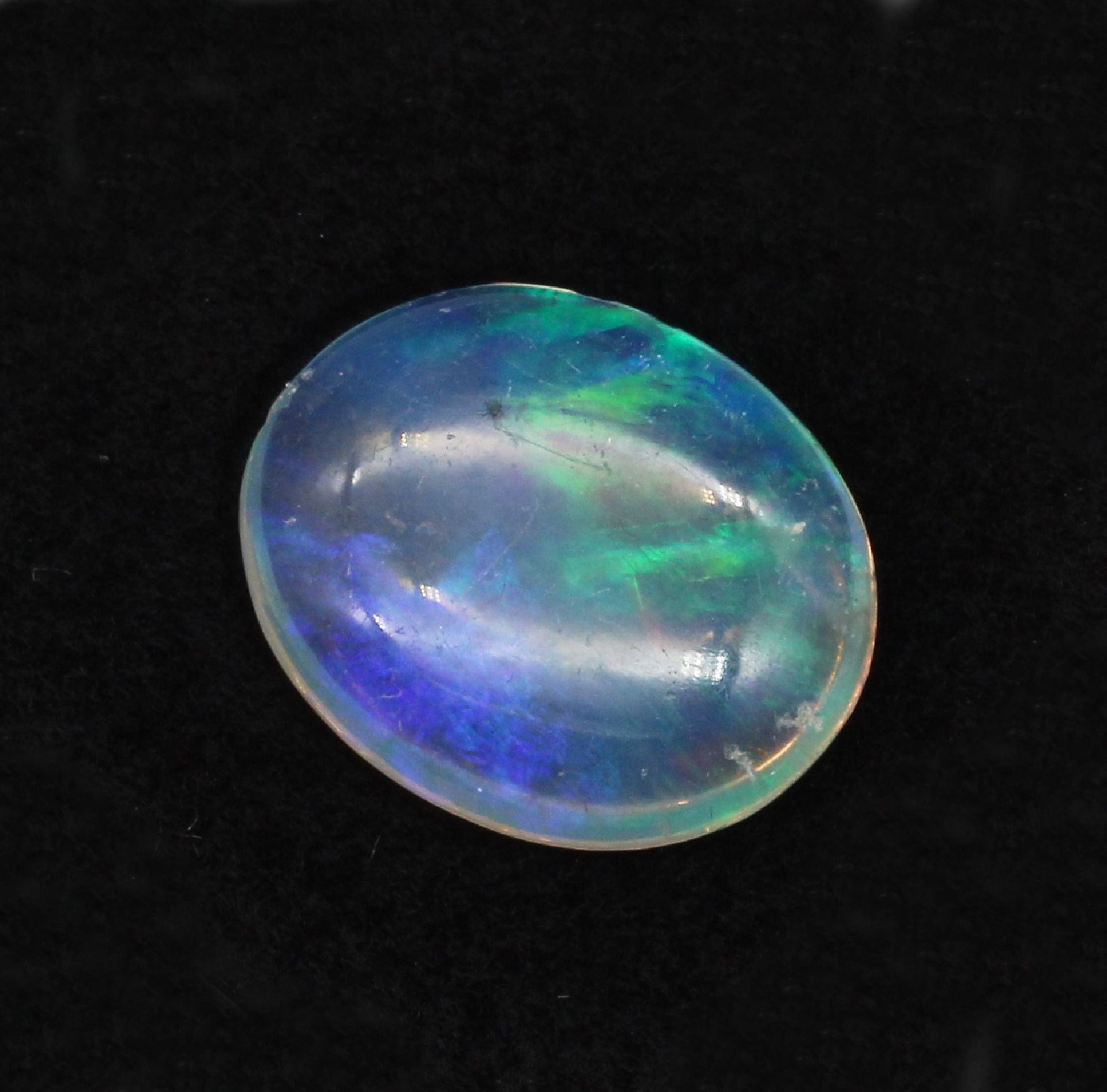 Loser Opal-Cabochon ca. 4.98 ct  , oval, sehrschönes