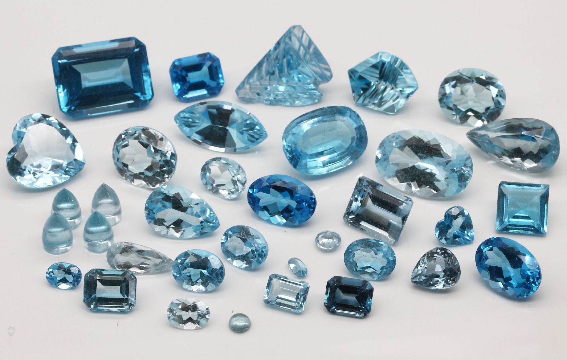 Lot lose Blautopase zus. ca. 226,00 ct,   versch.