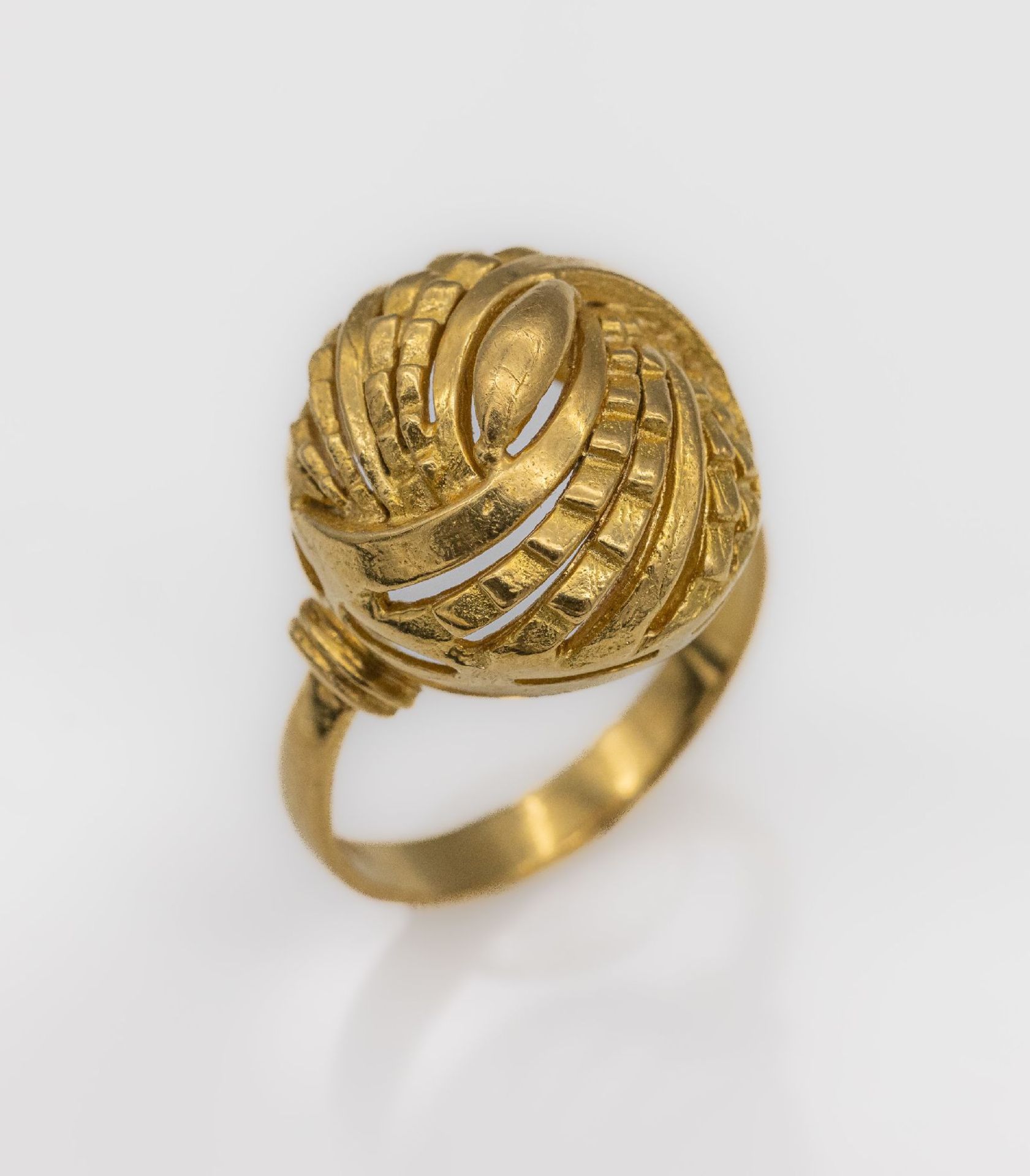 18 kt Gold Ring, ca. 9.4 g,   GG 750/000, Ringkopf in