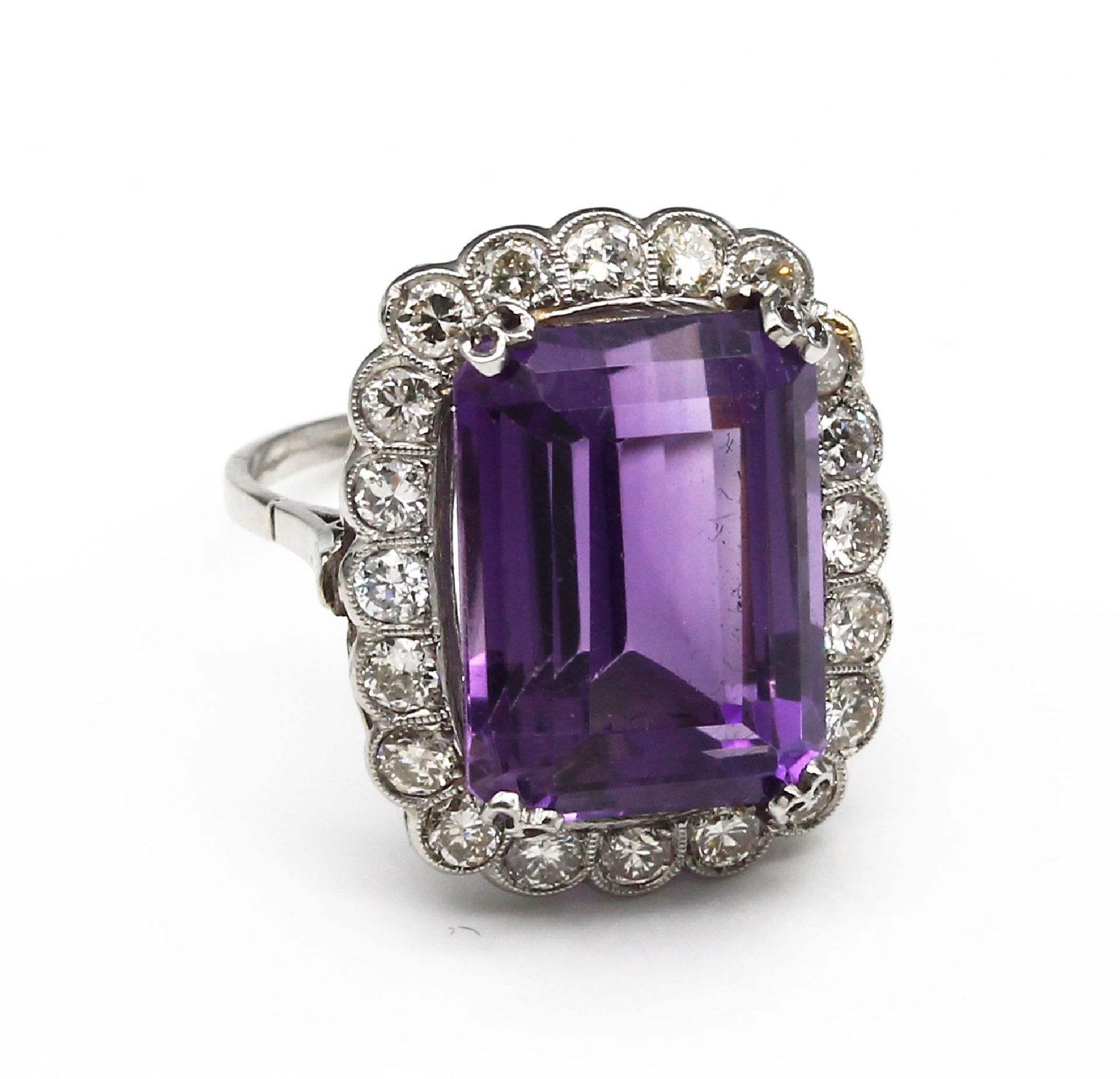 Platin Amethyst-Brillant-Ring,   Pt(gepr.), mittiger