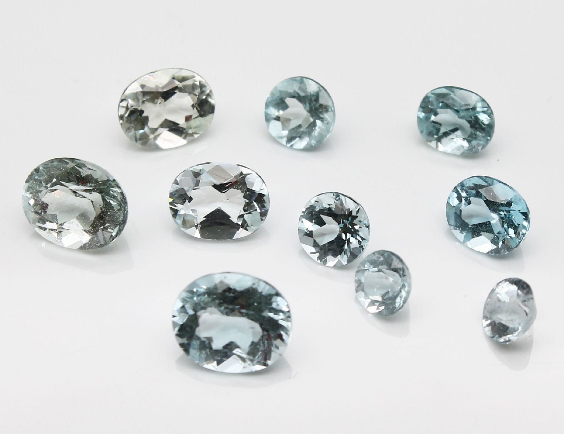 Lot 10 lose facett. Aquamarine total ca. 10.87 ct, in