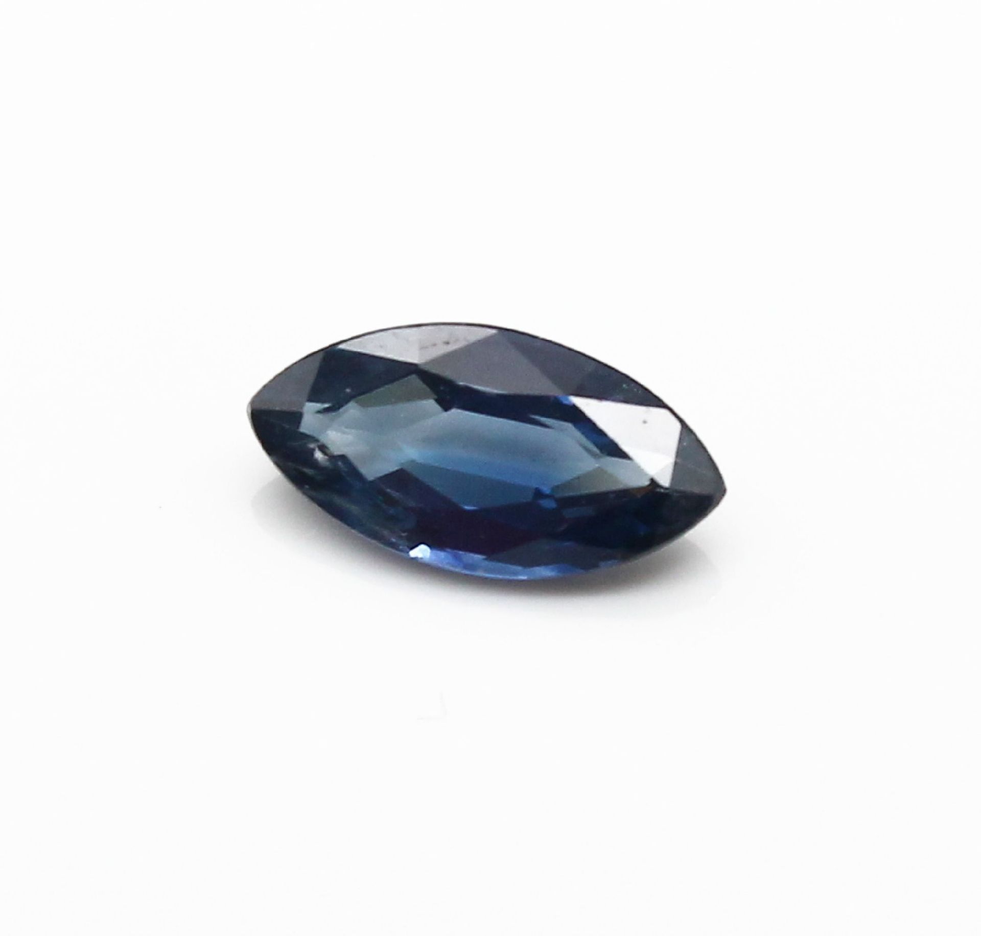 Lose Saphir-Navette 1.227 ct, EMIL Gem Lab. Zertifikat: