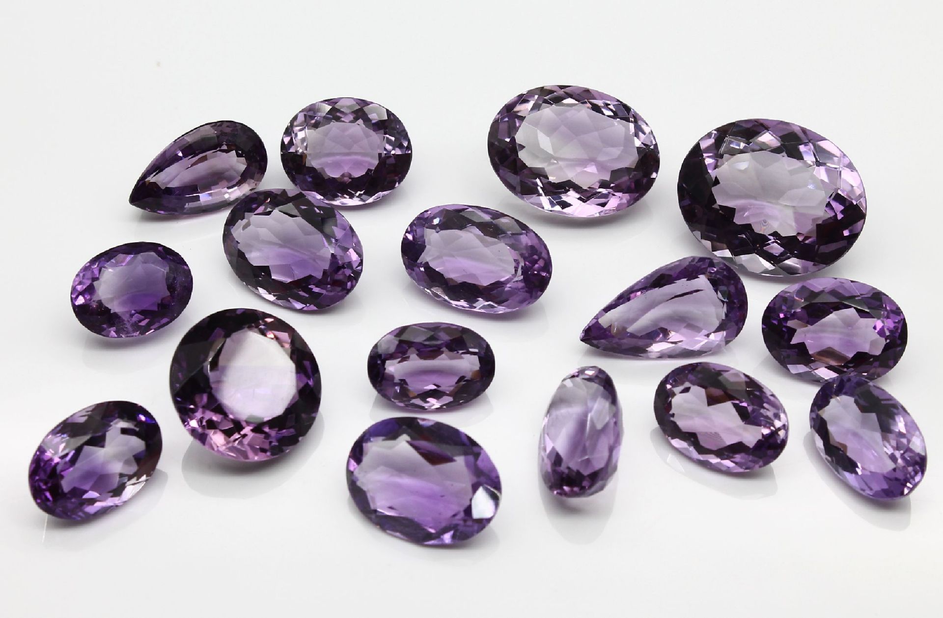 Lot 16 lose Amethyste, ca. 261.00 ct, Idar-Obersteiner