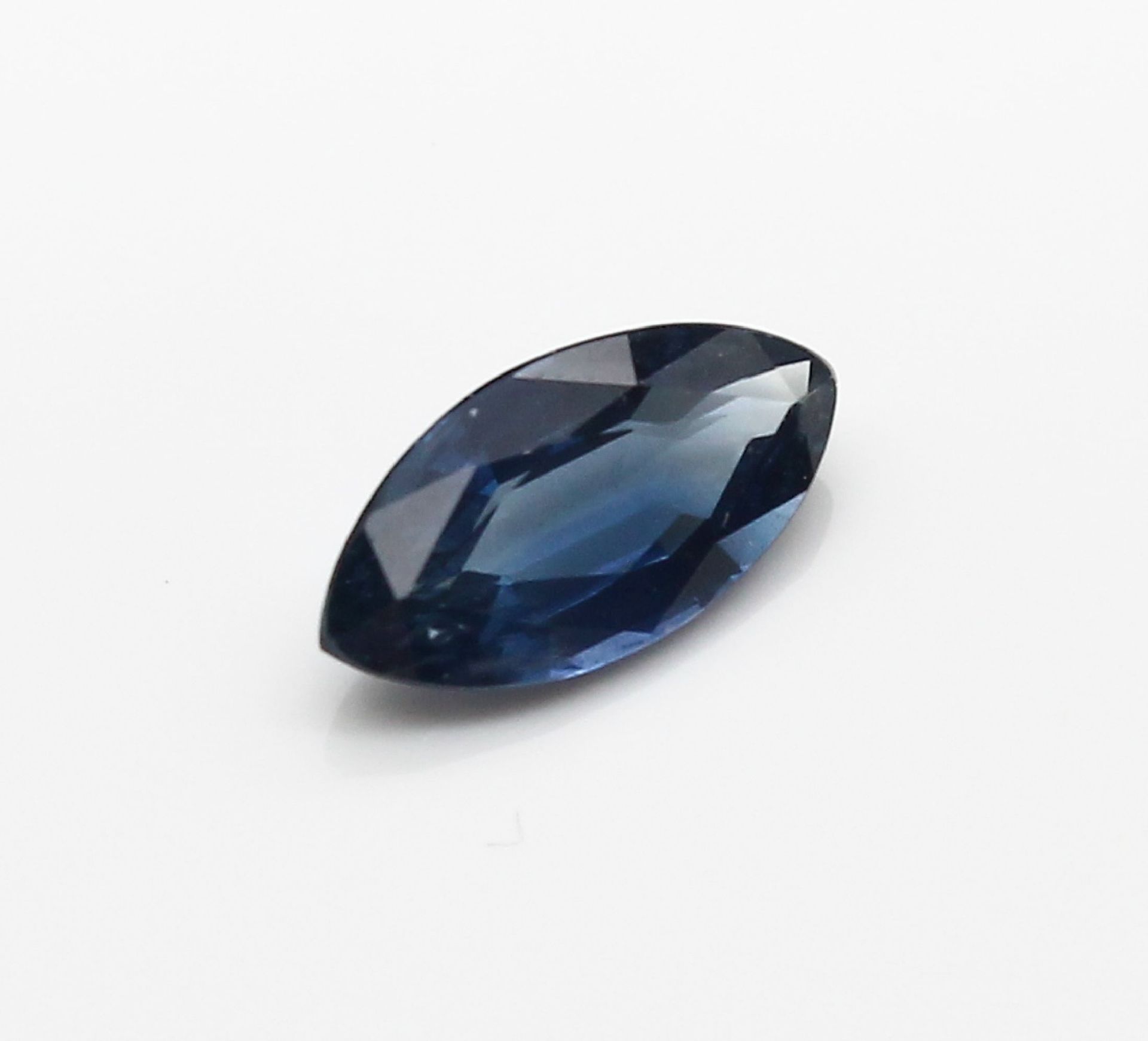 Lose Saphir-Navette 1.227 ct, EMIL Gem Lab. Zertifikat: - Image 2 of 3