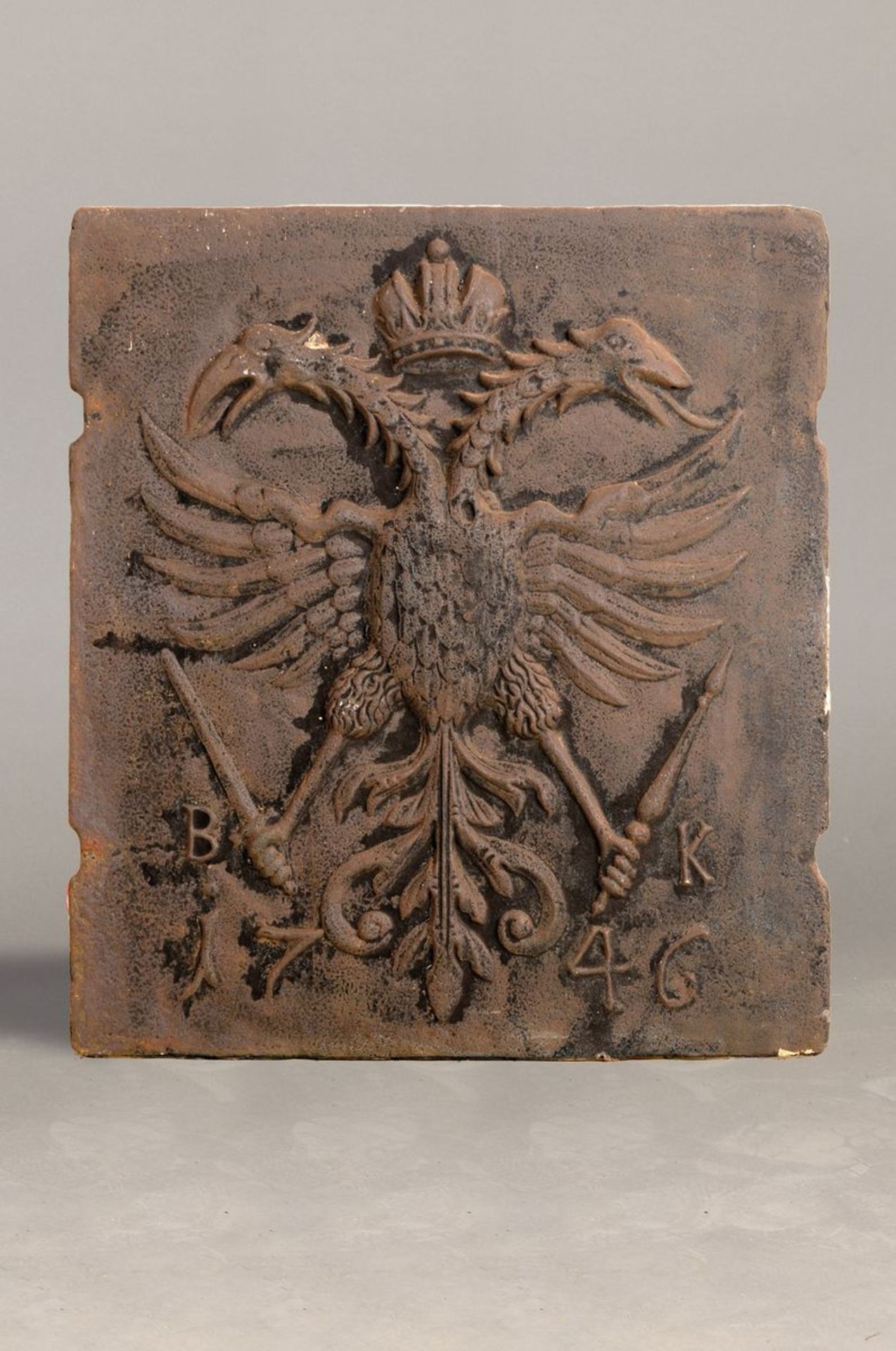 Ofenplatte mit kaiserlichem Doppeladler, datiert 1746,