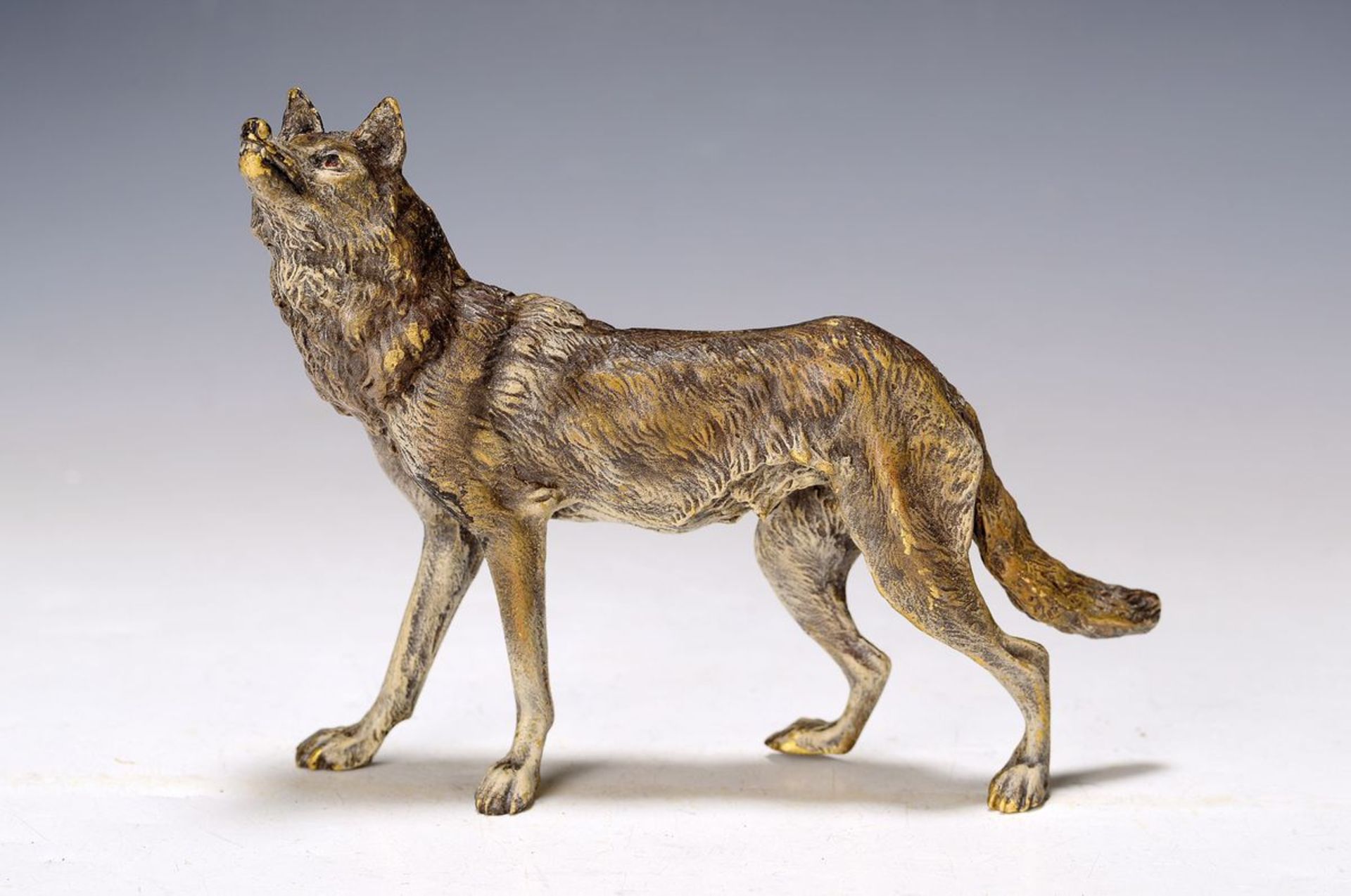 Wiener Bronze, 2.H.20.Jh., Großer Wolf, bunt staffiert,