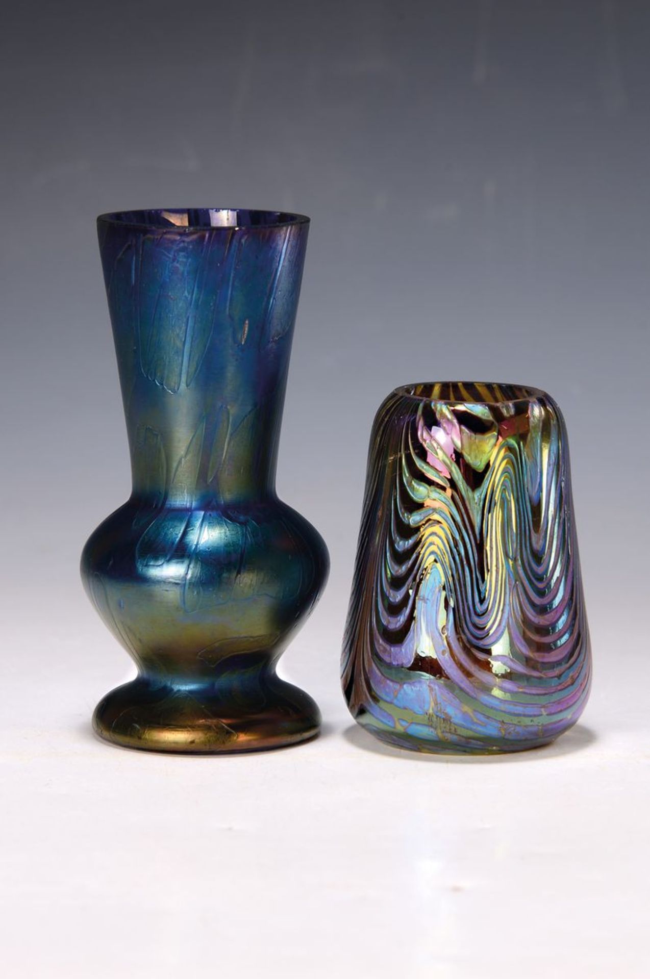 Zwei Vasen, Lötz und Rindskopf, um 1900, a. blaues Glas,