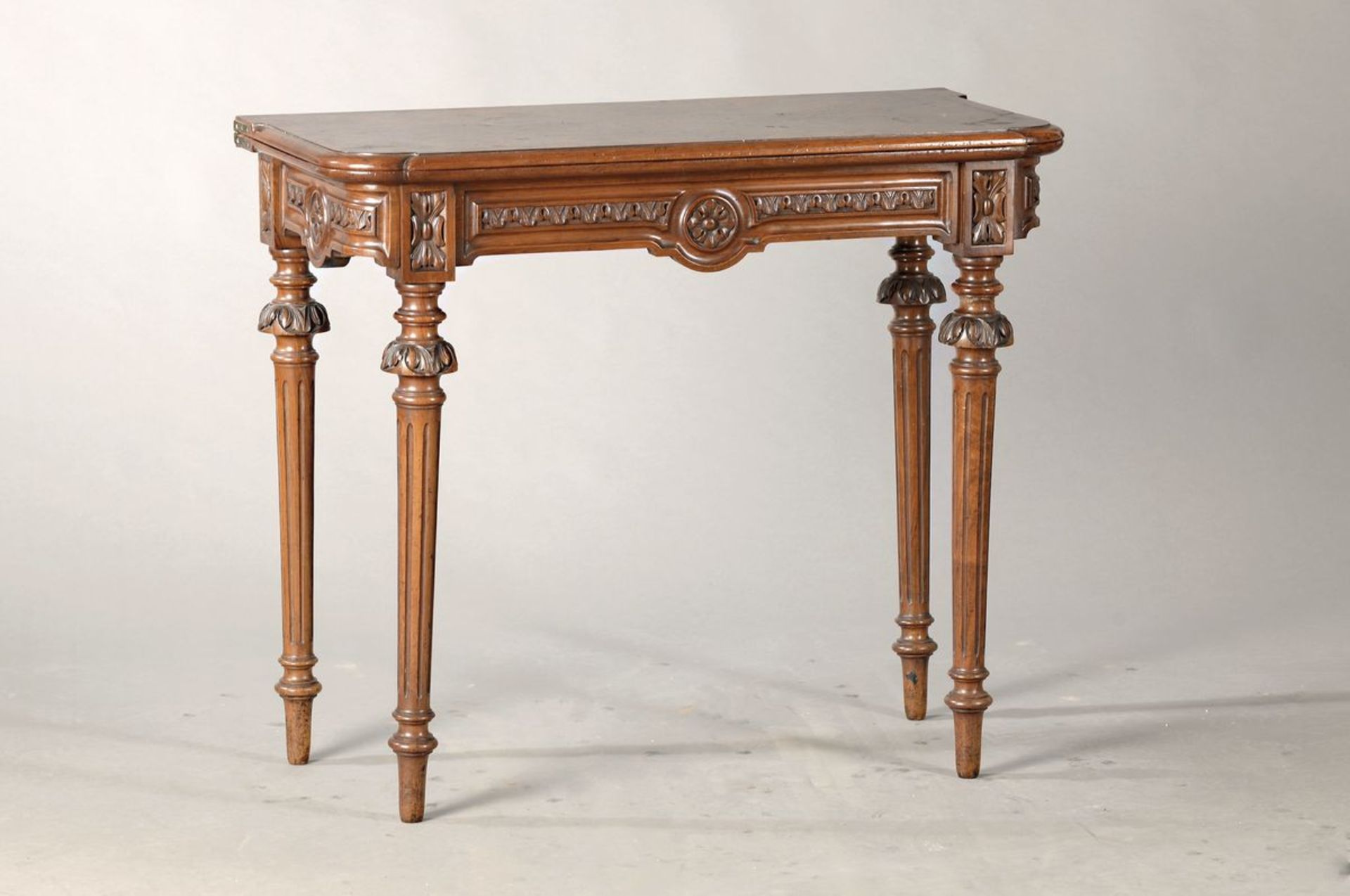 Spieltisch, süddeutsch, um 1850/60, Nussbaum massiv und