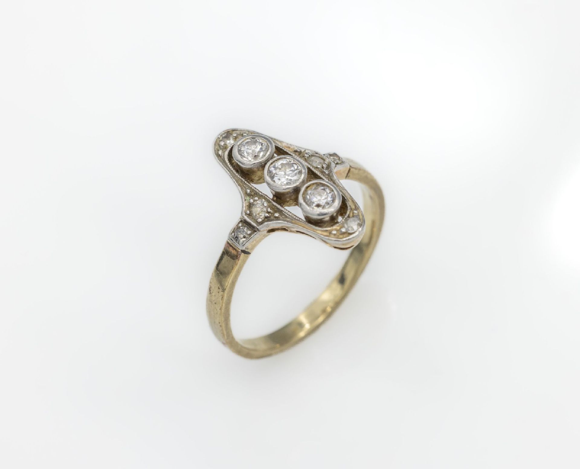 Schiffchenring mit Diamanten, 1920er Jahre, Kopf Platin