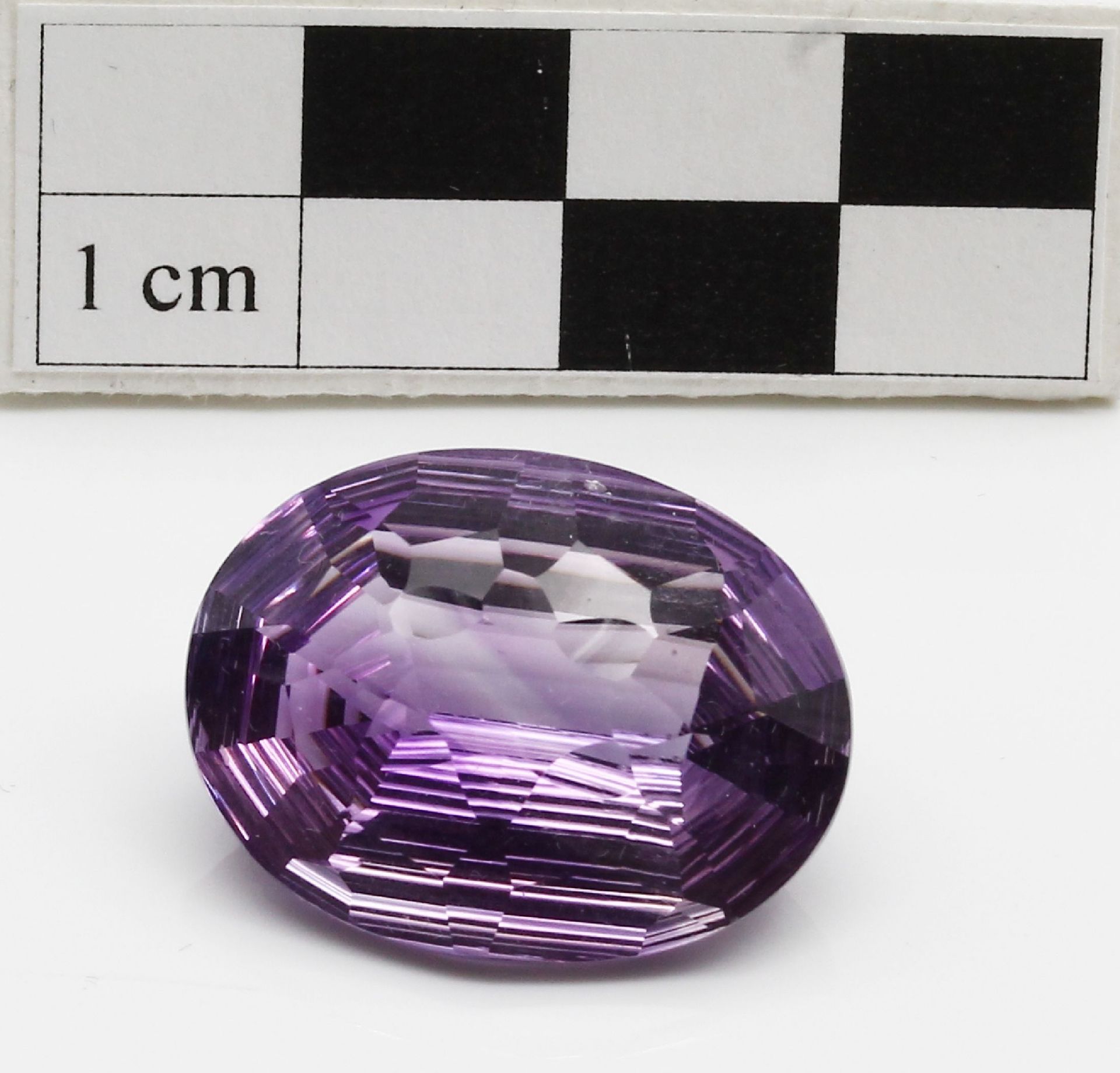 Loser Amethyst 29.17 ct, ovalfacett., mit ALGT-Expertise