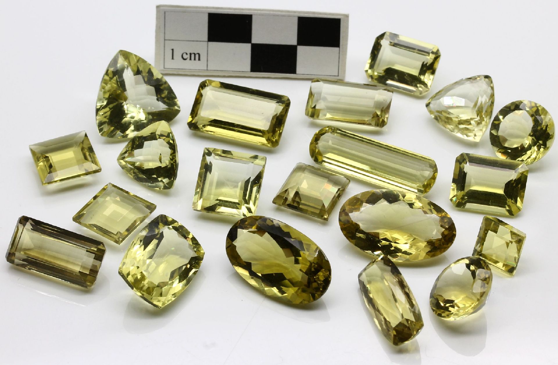 Lot lose Lemon Quarze (beh.) zus. ca. 250.00 ct, versch.