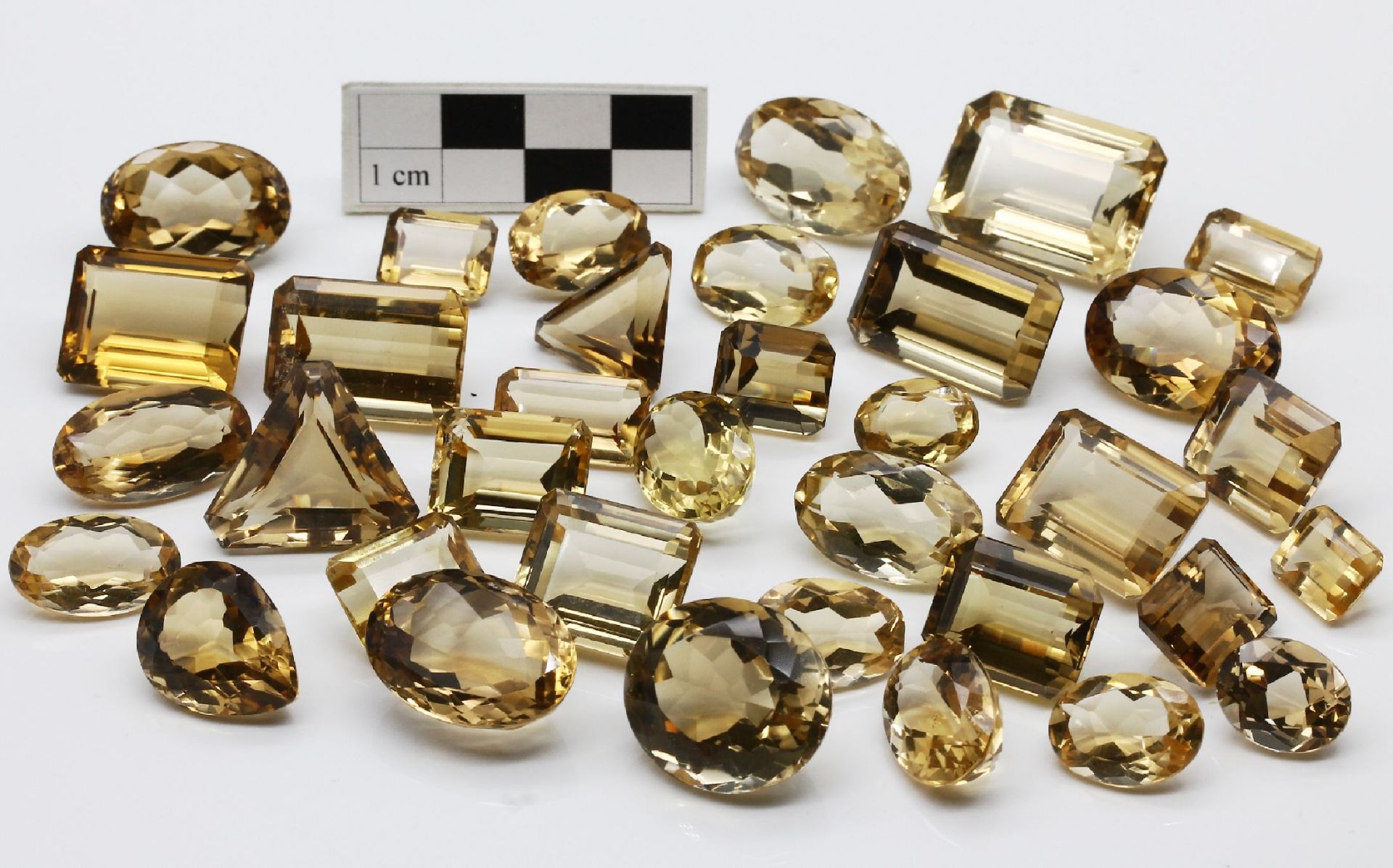 Lot lose Citrine zus. ca. 659 ct, Schleifarbeit aus