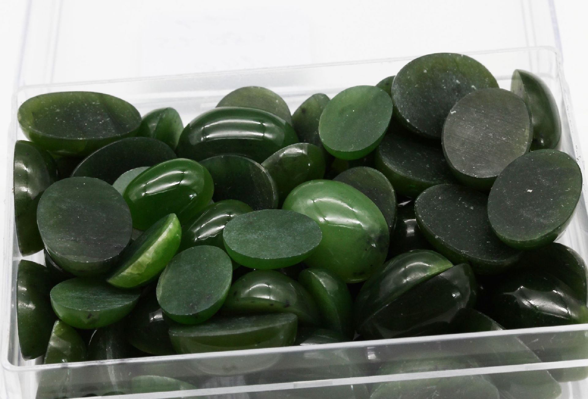 Lot lose Jade zus. ca. 737 ct, ovale Cabochons in - Image 2 of 2