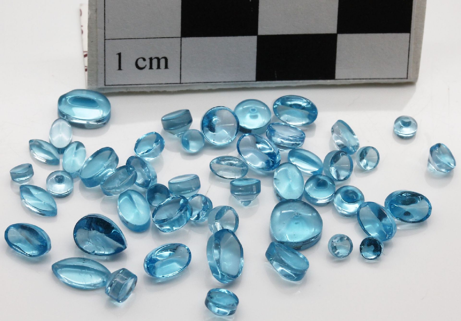 Lot lose Blautopase (beh.) zus. ca. 581 ct, Cabochons in