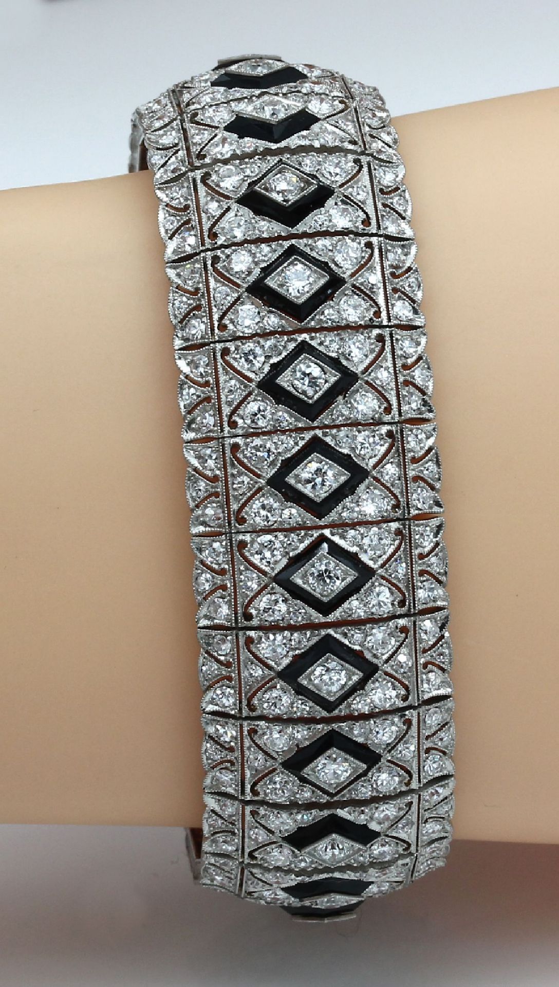 Prunkvolles Platin Armband mit Diamanten und Onyx, - Image 2 of 3