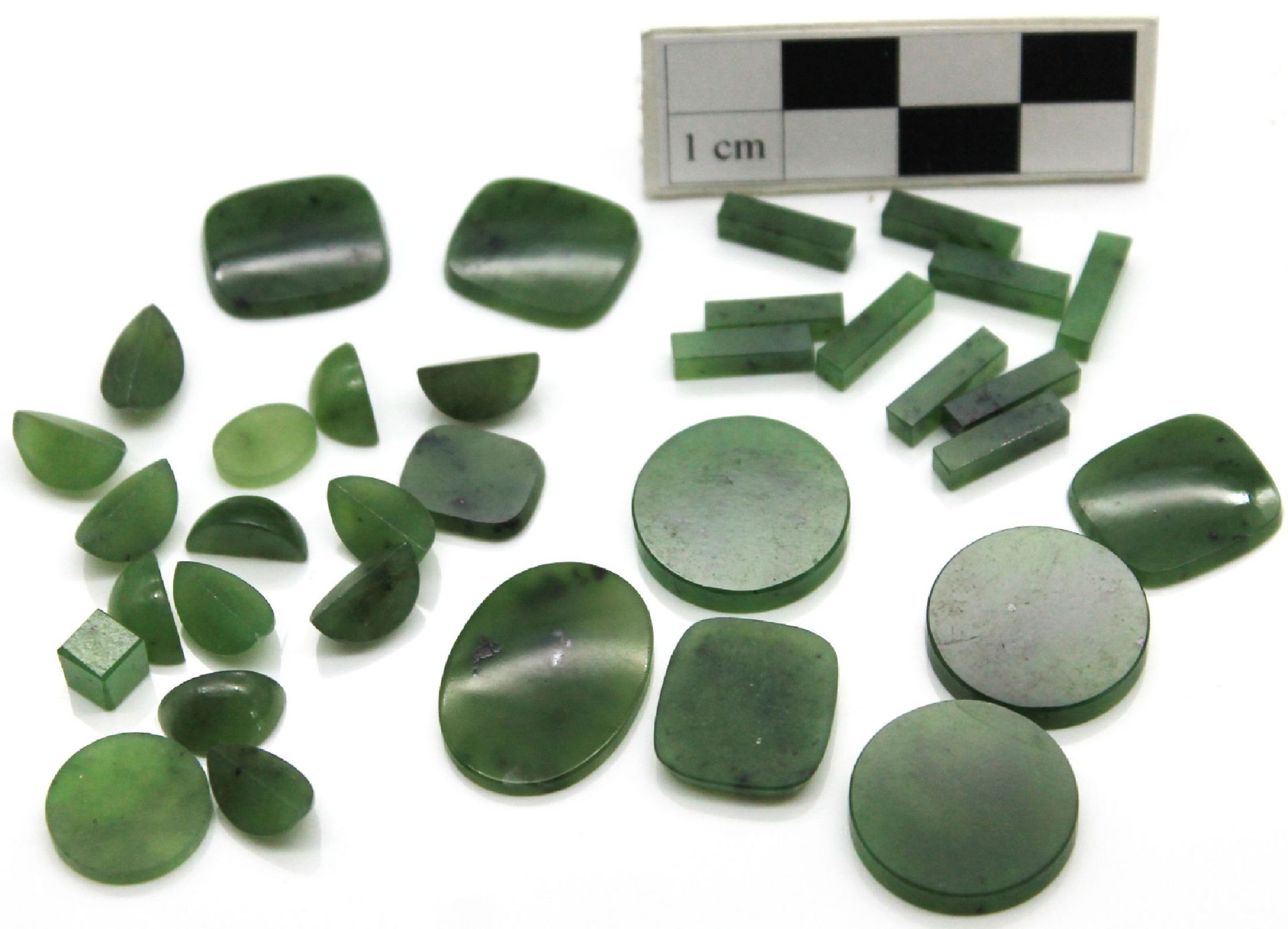 Lot lose Jade zus. ca. 3200 ct,   versch. Schliffformen,