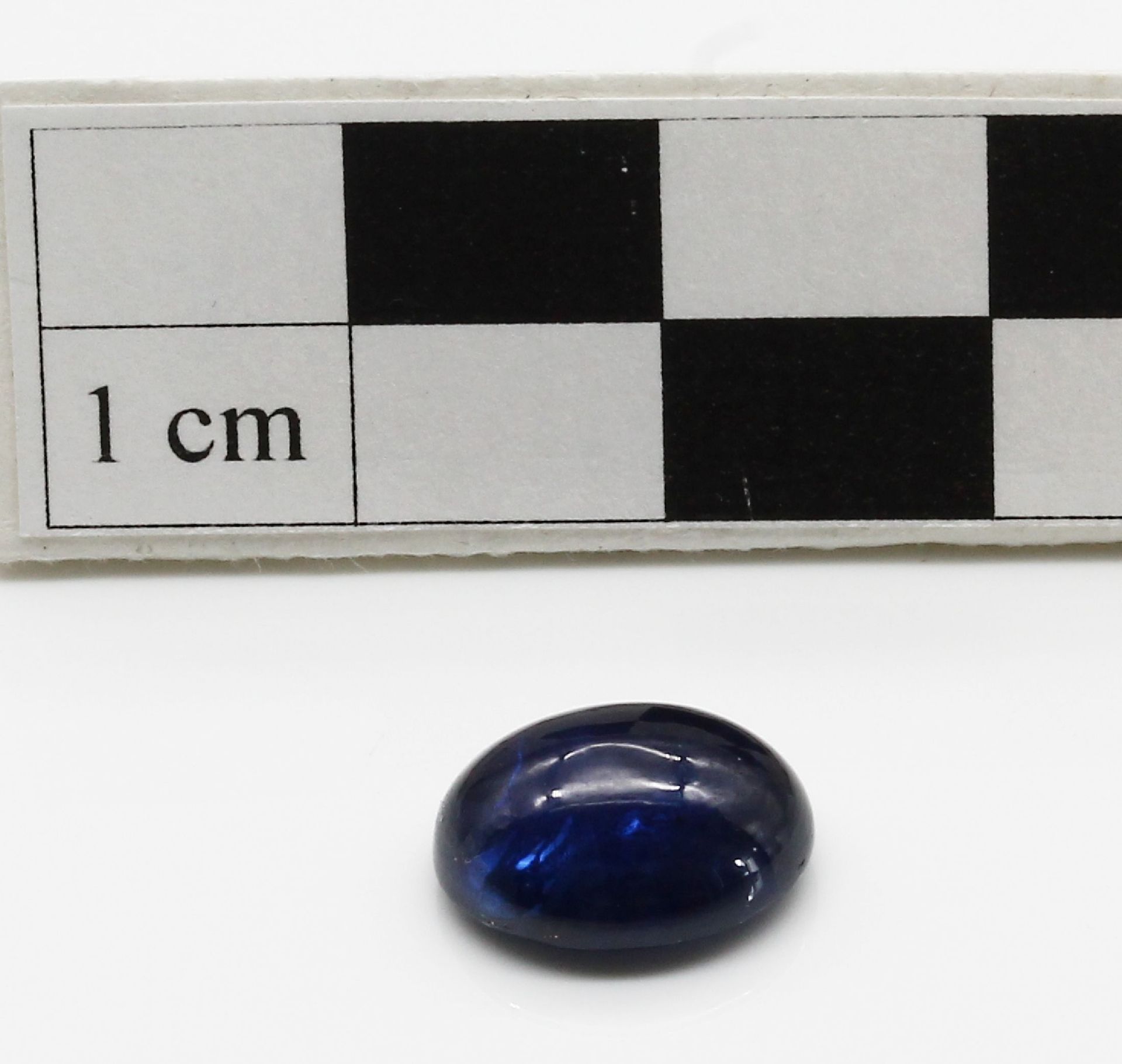 Loser Saphir-Cabochon ca. 6.61 ct, oval, schönes Blau