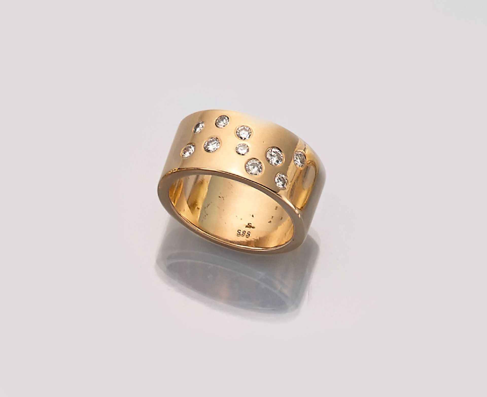 14 kt Gold Brillant-Ring, GG 585/000, 9 Brillanten zus.