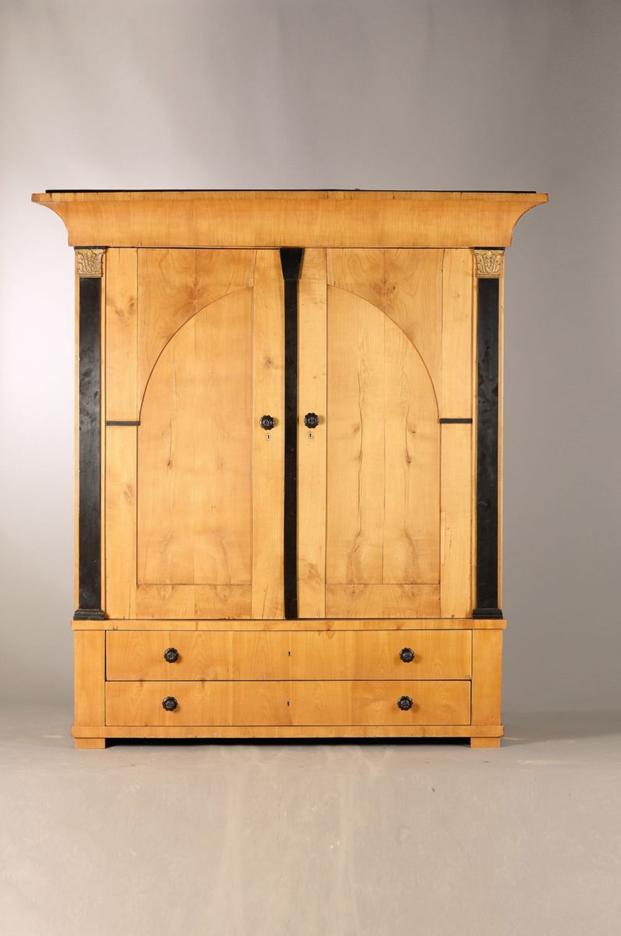 Repräsentativer Biedermeier-Schrank, wohl Rheinland, um