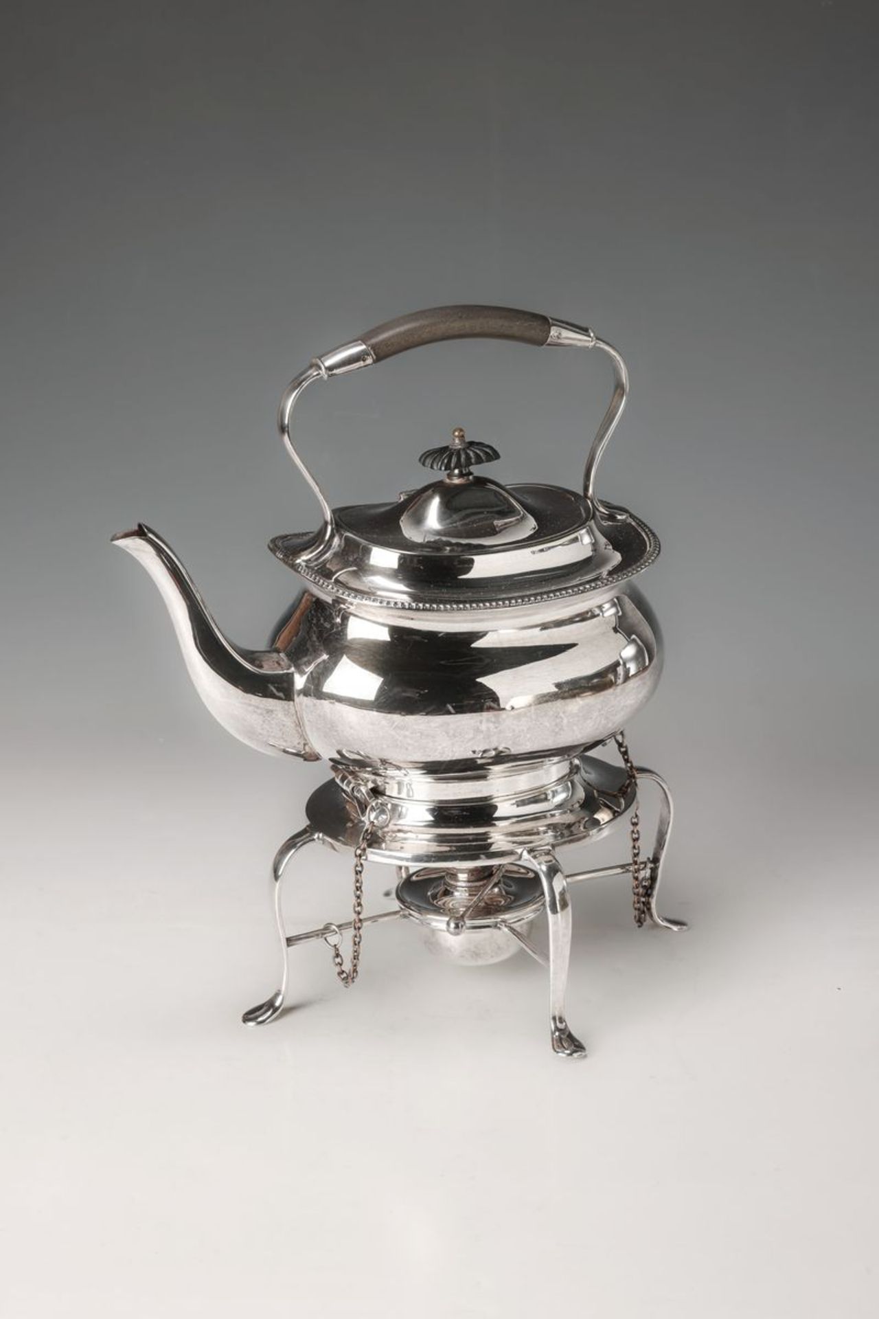 Teekanne mit Stövchen, England, um 1900, silver plated,