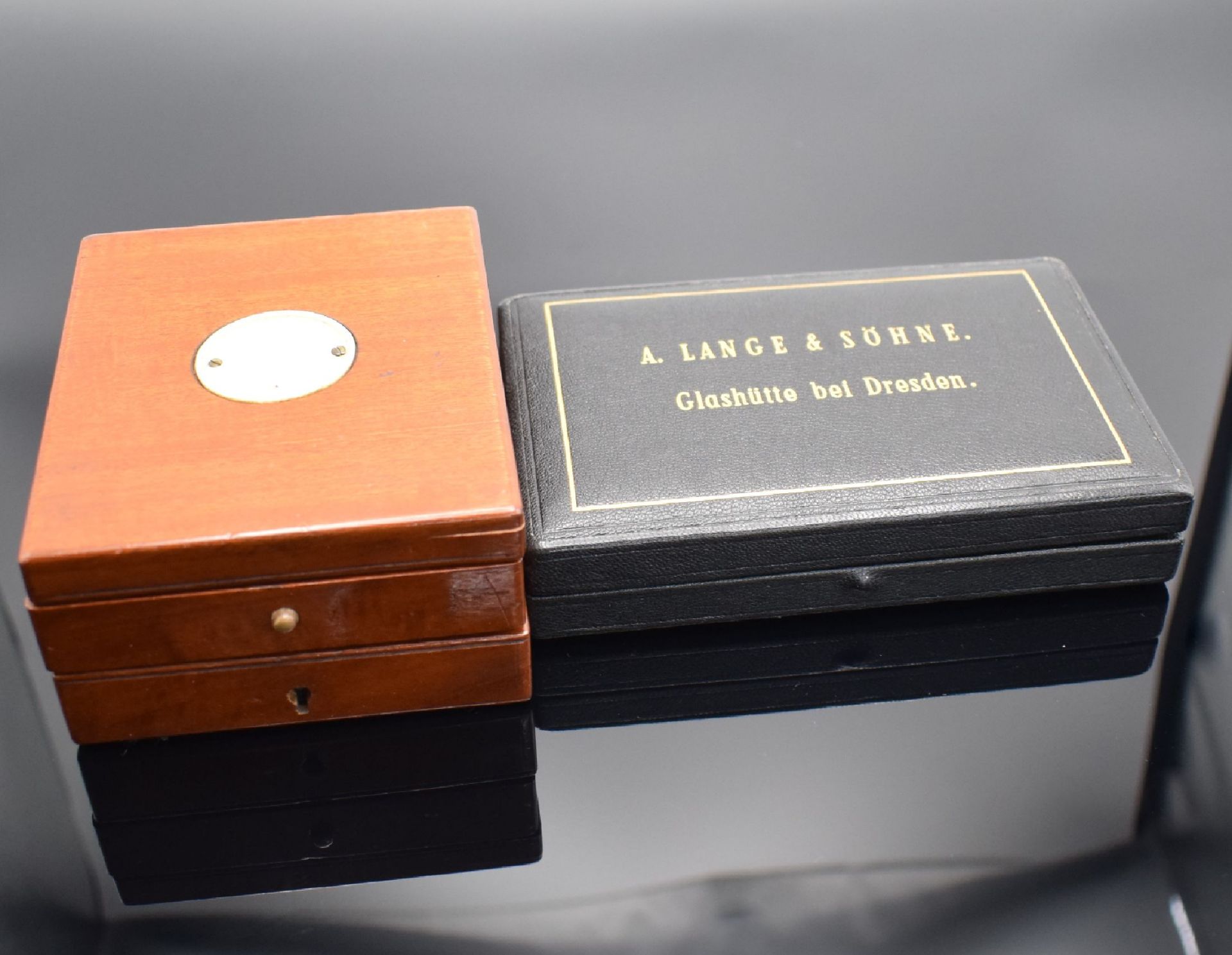 A. LANGE & SÖHNE Etui & Deckuhr-Holzbox, 1) modernes