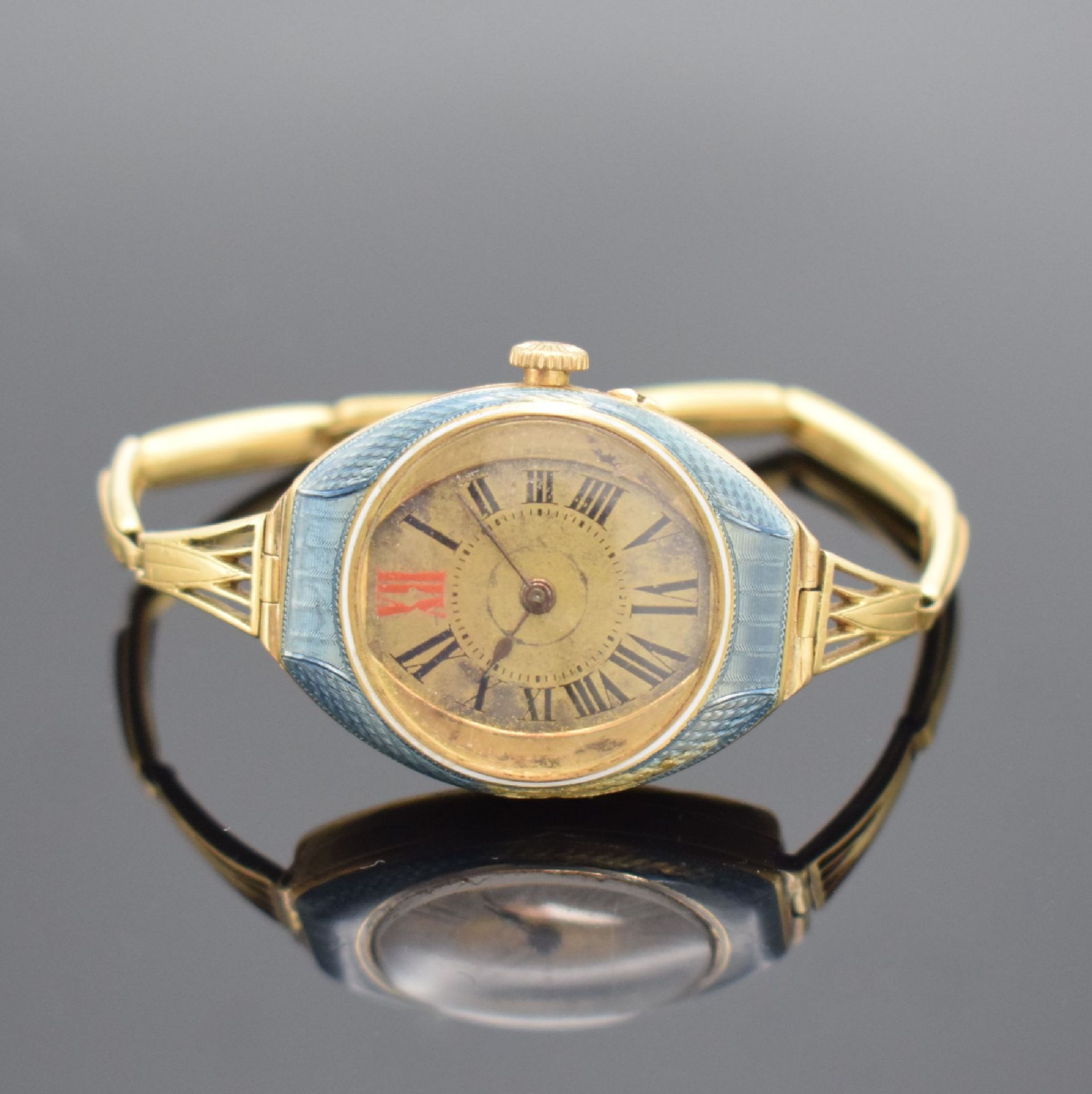 Emaillierte Armbanduhr in GG 750/000,  Schweiz um 1900,