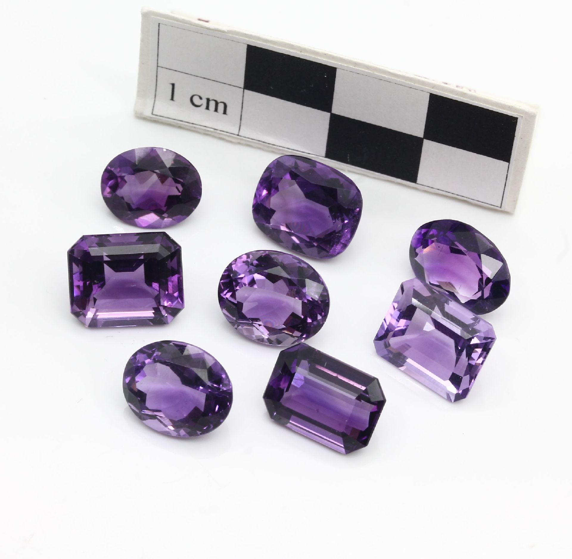 Lot lose Amethyste, ca. 721 ct,   versch. Schliffformen,