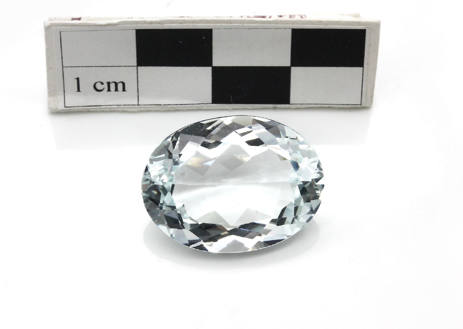 Ovalfacett. Aquamarin ca. 25.7 ct Schätzpreis: 1600, -