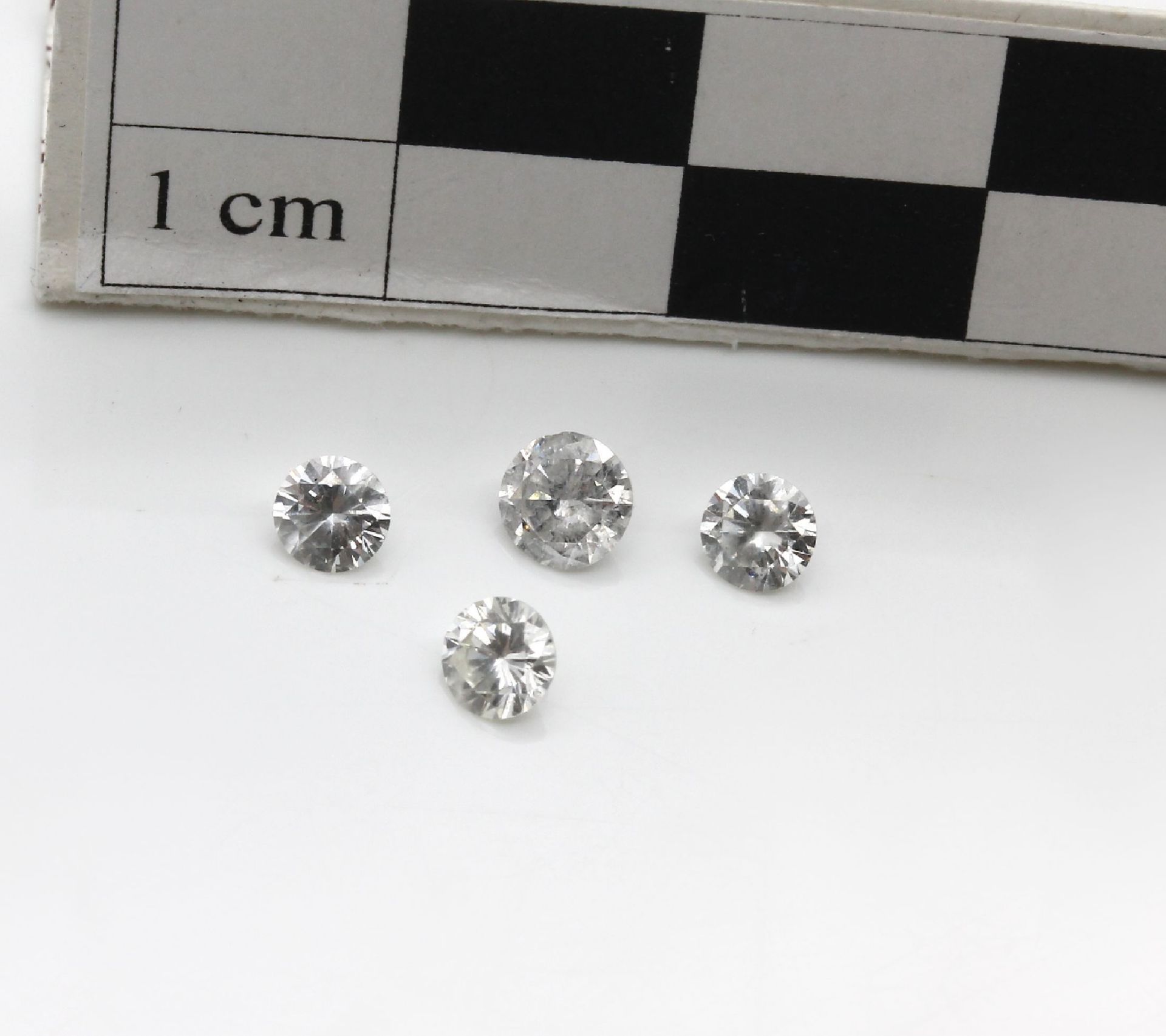 Lot 4 lose Brillanten, zus. ca. 1.14 ct Weiß-l.get.Weiß/p