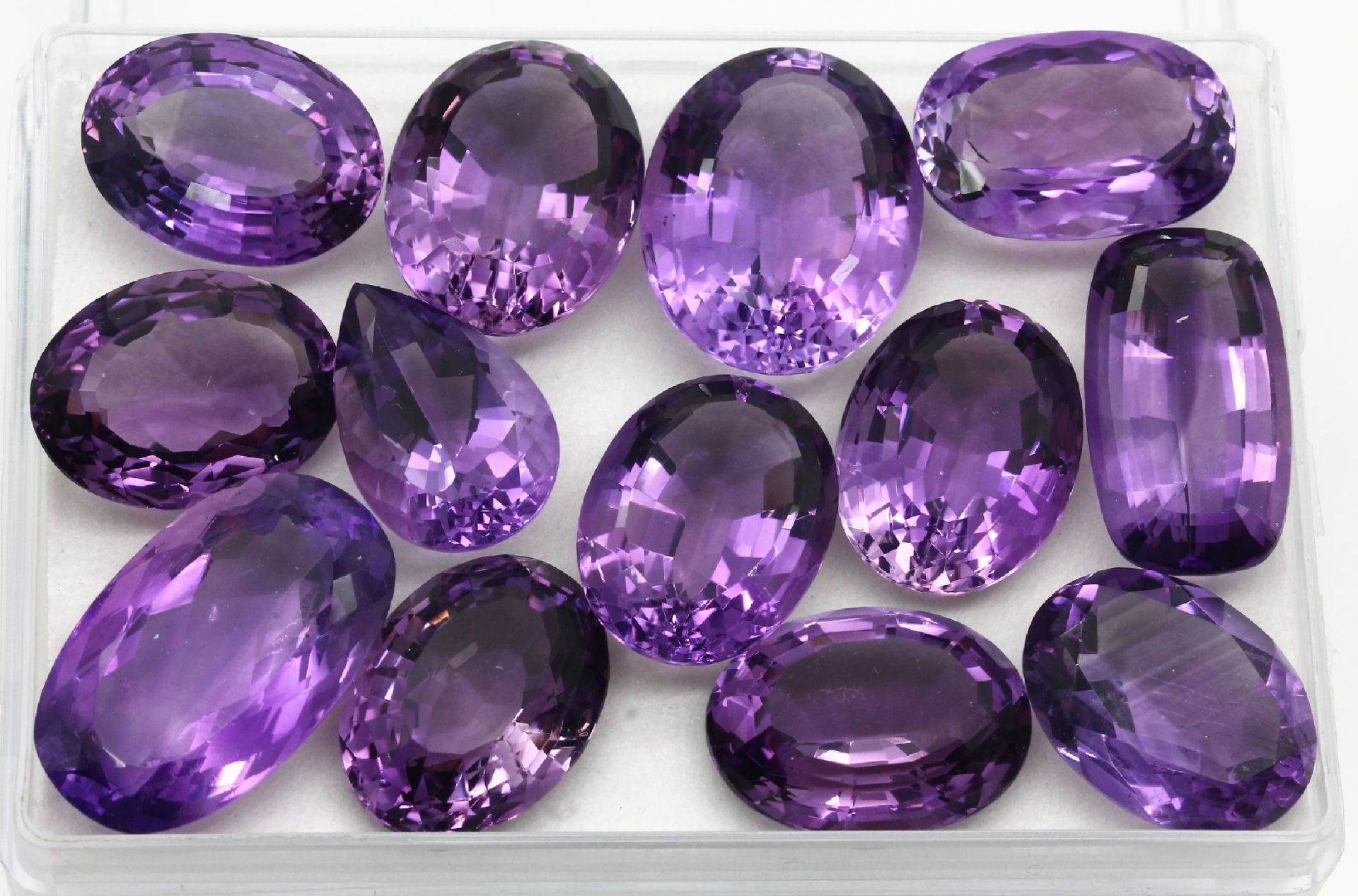 Lot 13 lose Amethyste, ca. 257 ct,   ovalfacett. und - Bild 2 aus 2