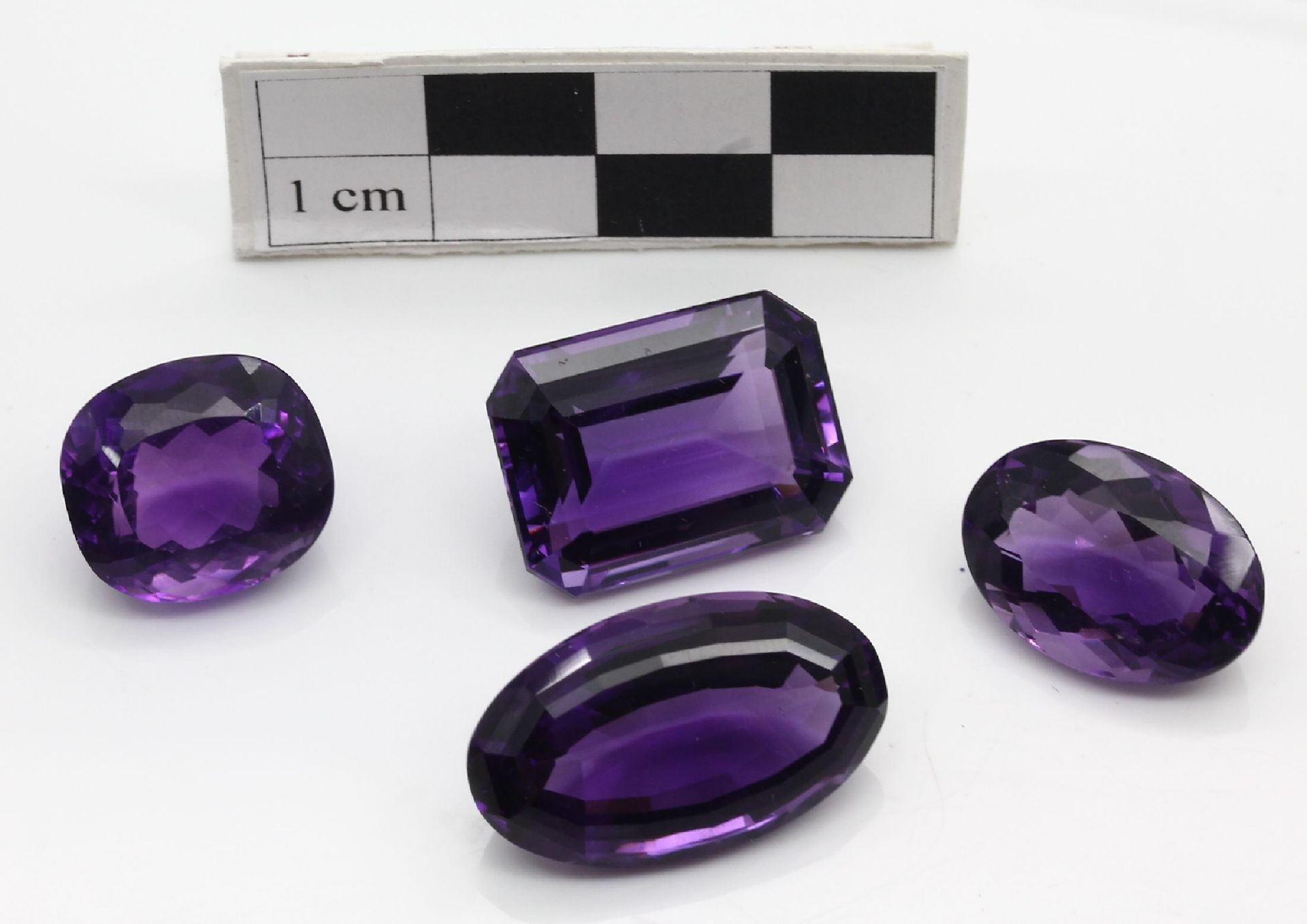 Lot 15 lose Amethyste, ca. 249 ct,   versch.