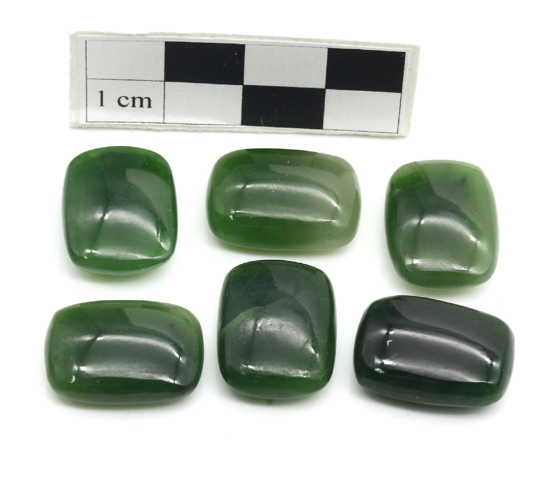 Lot lose Jade, ca. 821 ct,   kissenförmige Cabochons in