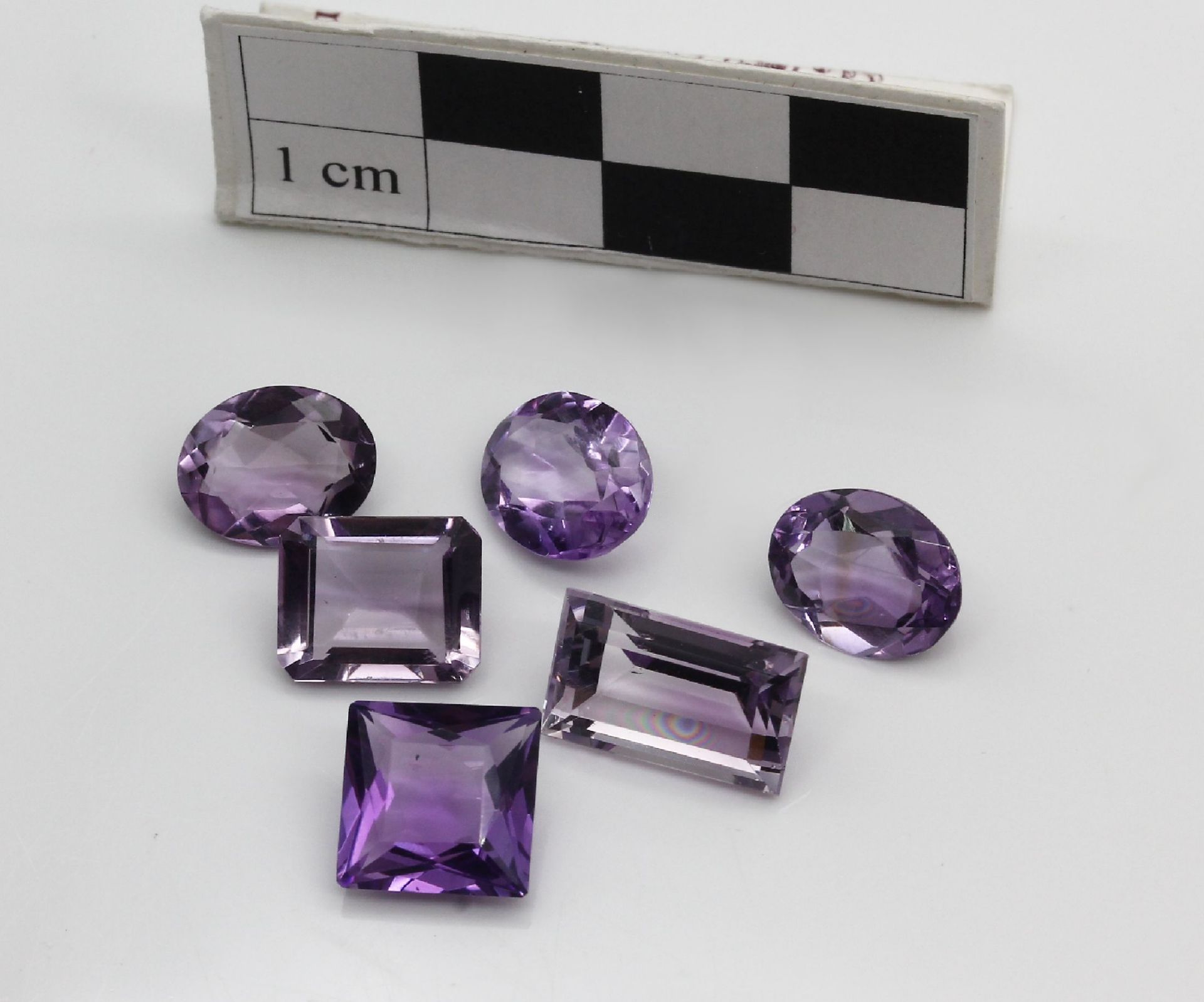 Lot lose Amethyste, ca. 708 ct,   versch. Schliffformen,