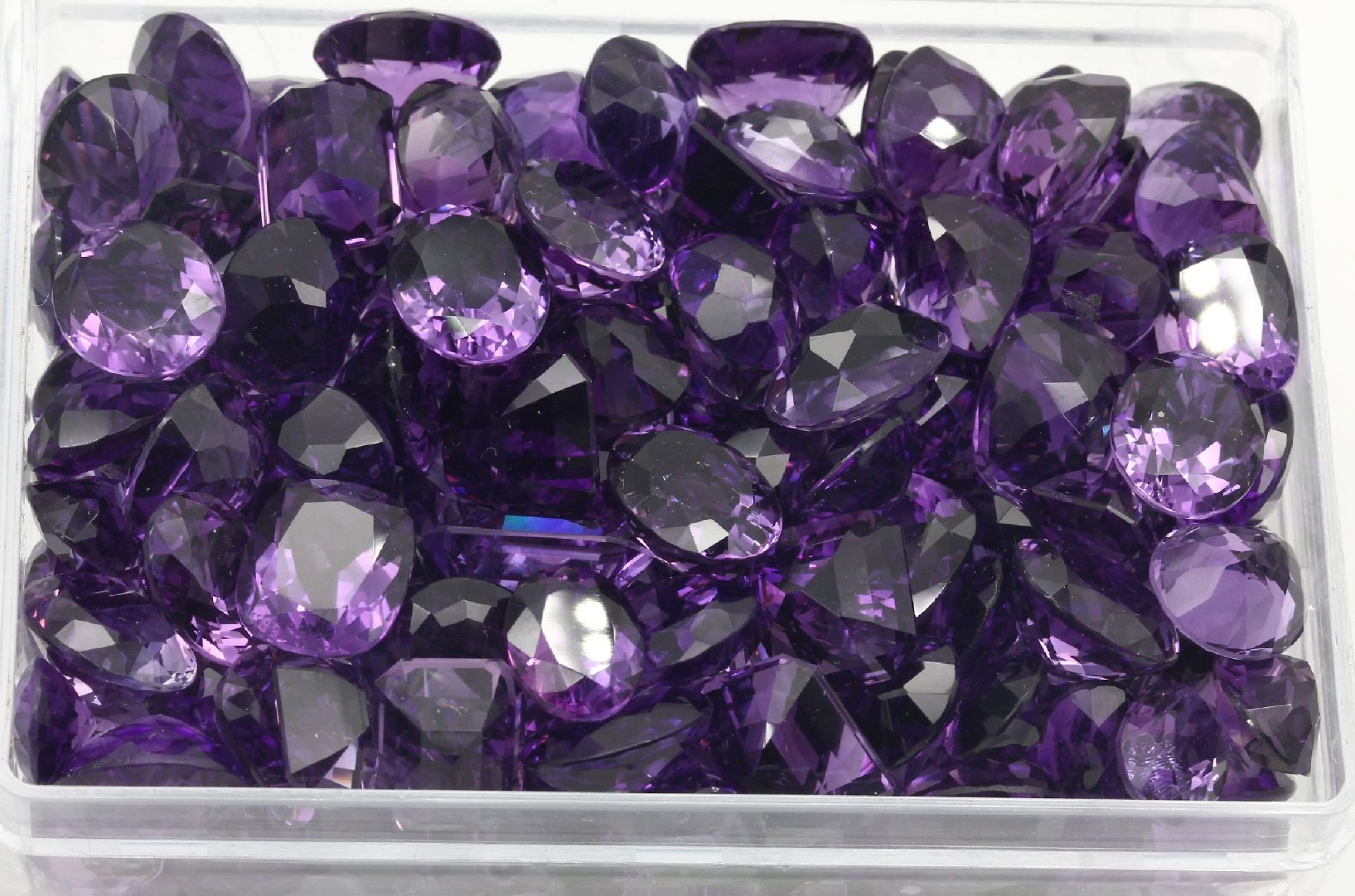 Lot lose Amethyste, ca. 721 ct,   versch. Schliffformen, - Bild 2 aus 2