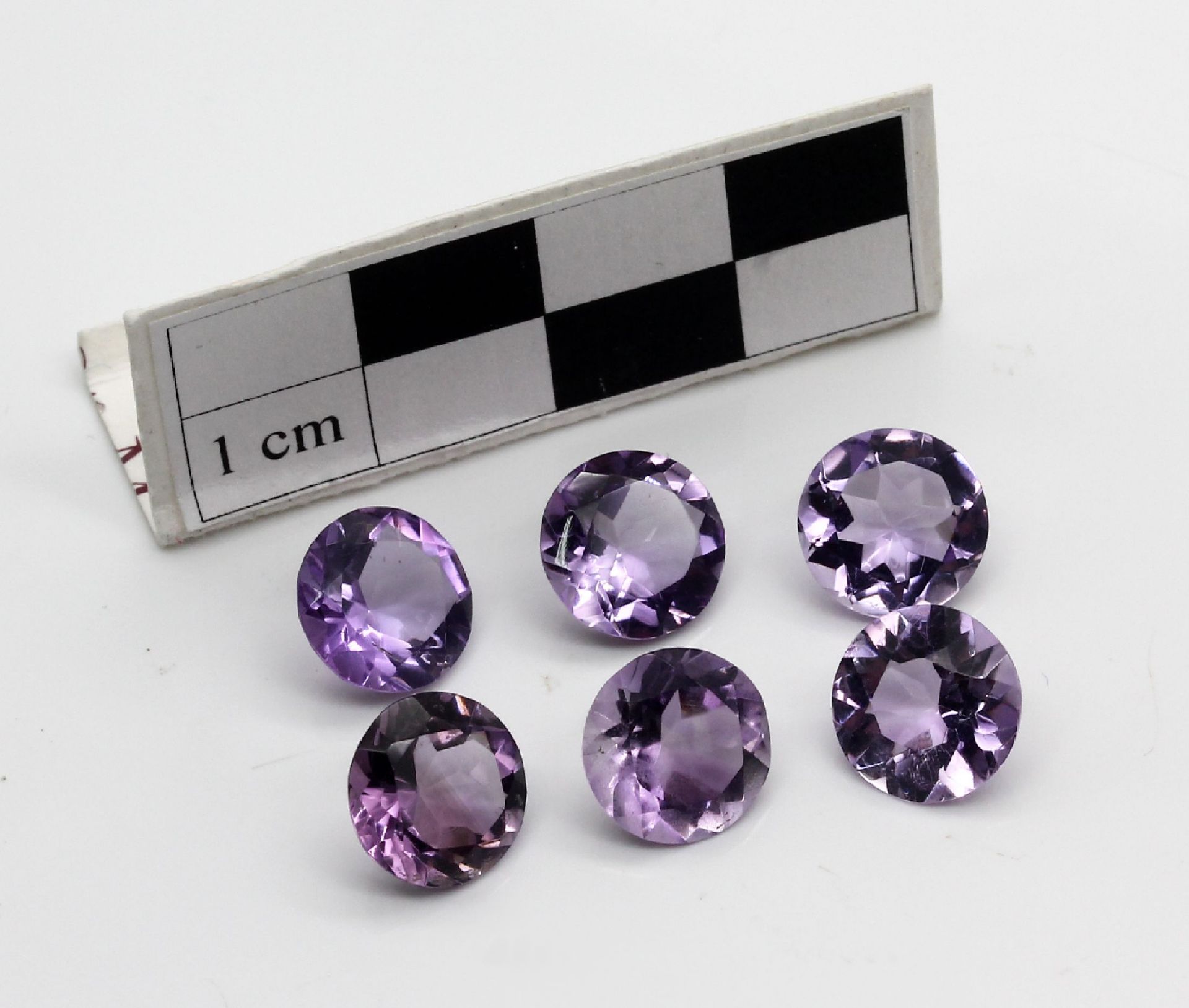 Lot lose Amethyste, ca. 443 ct,   Schleifarbeit aus