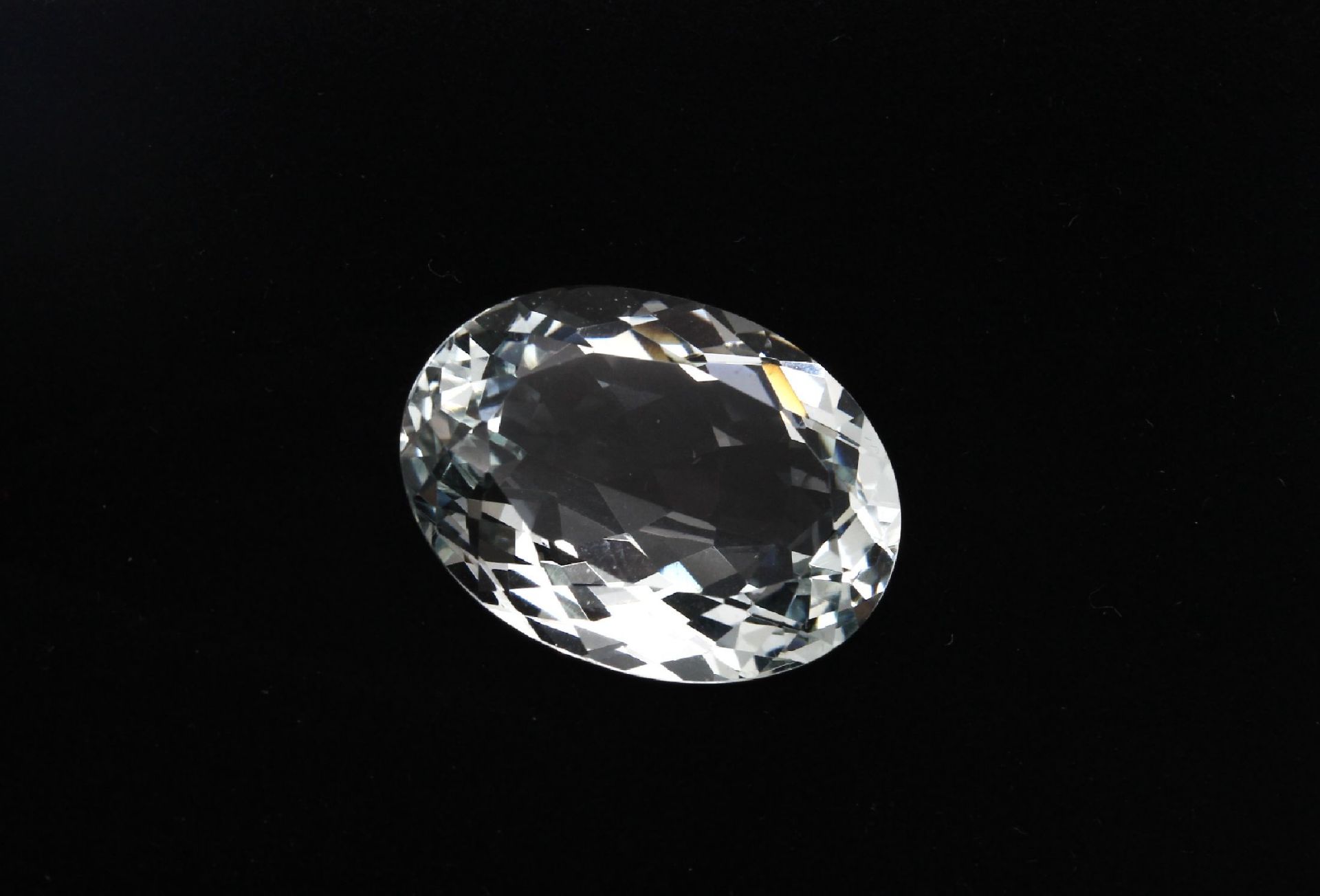 Ovalfacett. Aquamarin ca. 25.7 ct Schätzpreis: 1600, - - Image 2 of 2