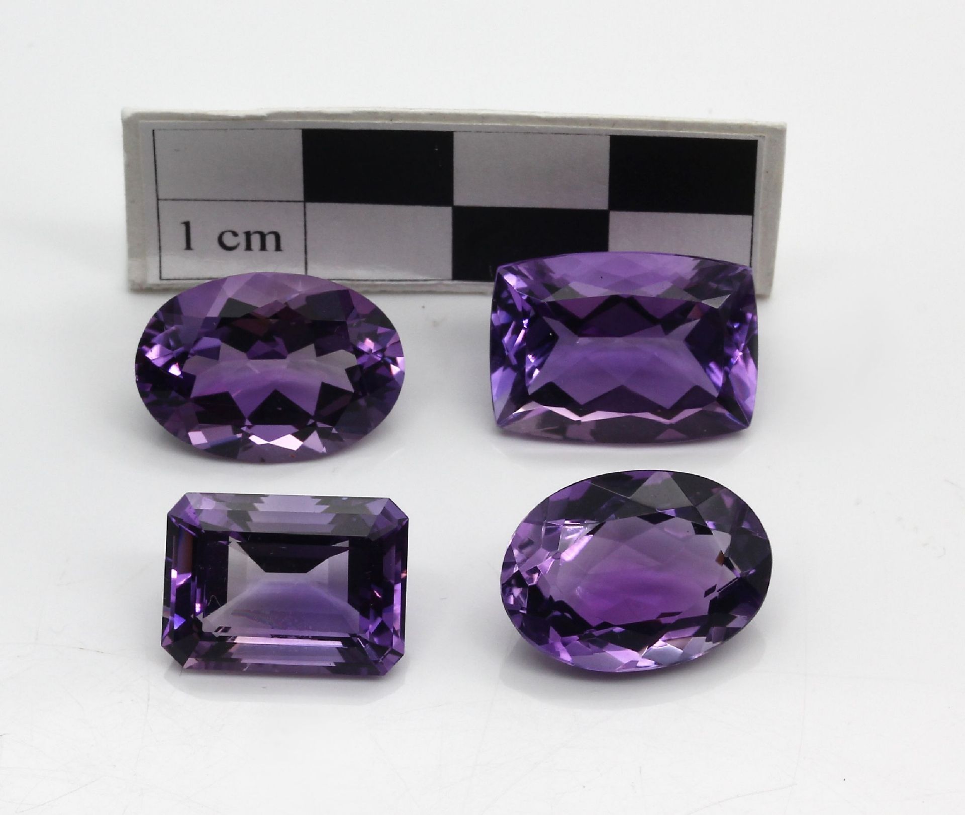 Lot 20 lose Amethyste, ca. 240 ct,   18 x ovalfacett. 2 x