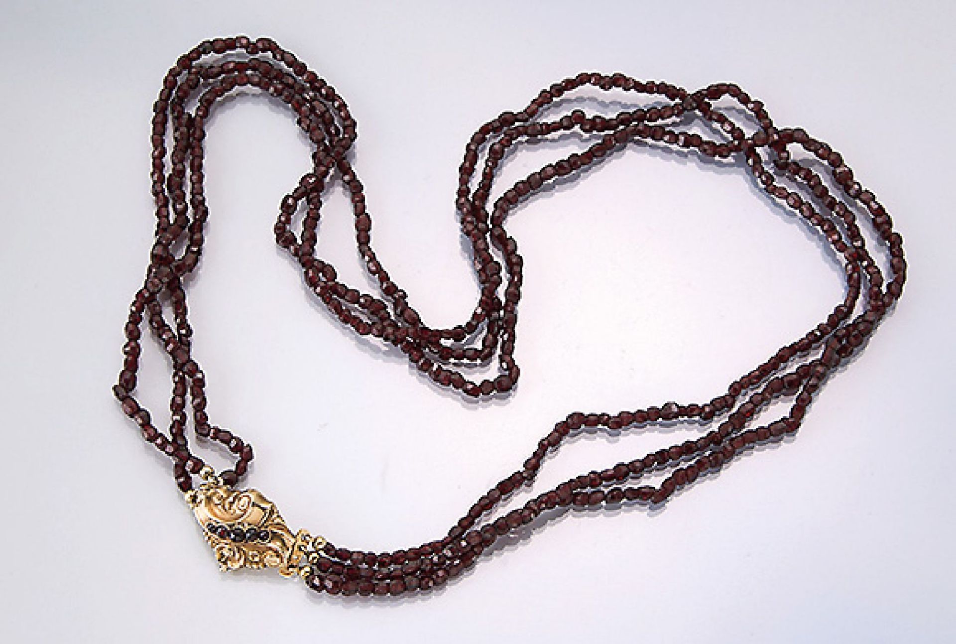 Granat-Collier mit Schaumgold-Schließe, GG 585/000