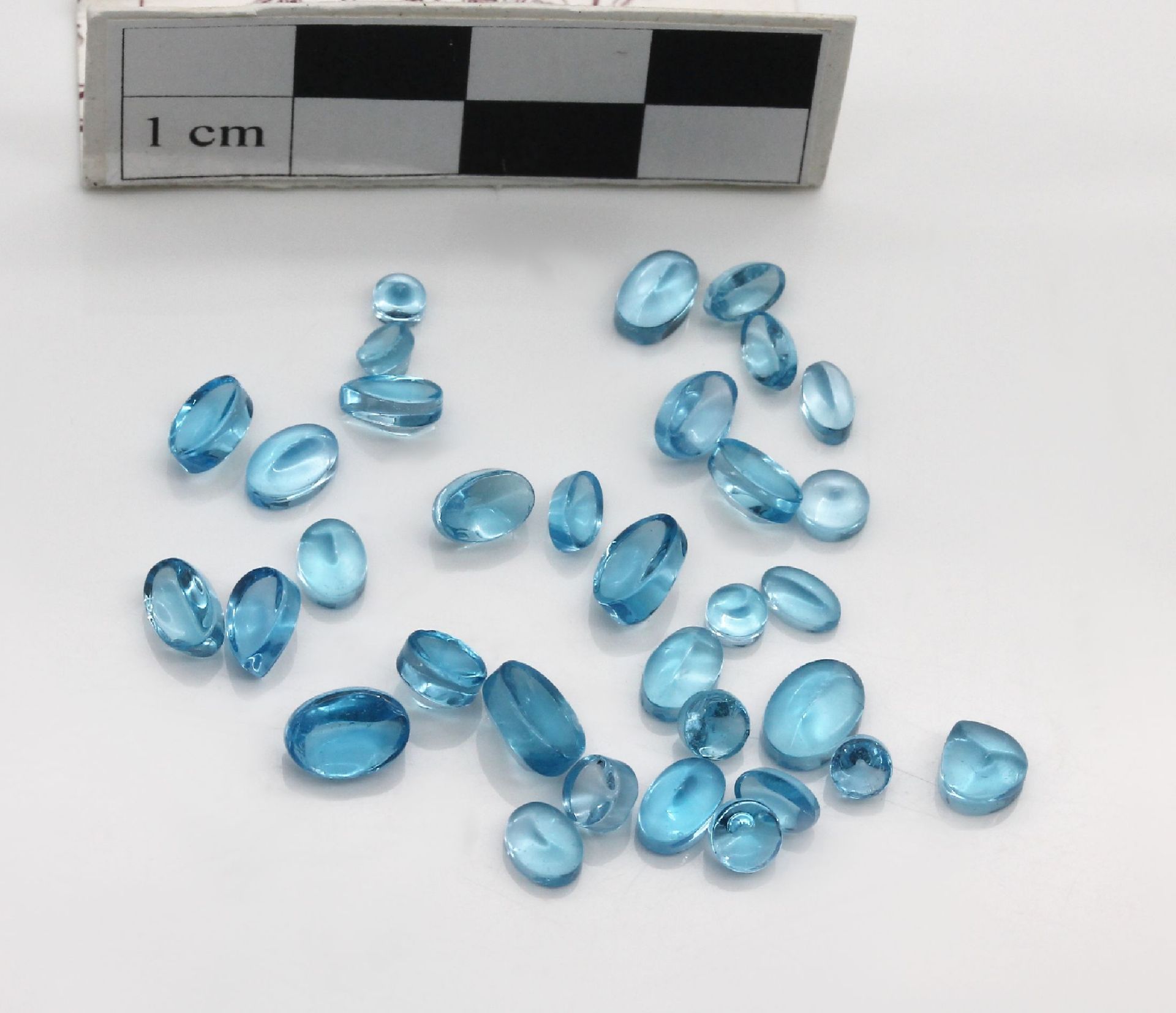 Lot lose Blautopase (beh.), ca. 947 ct,   Cabochons in